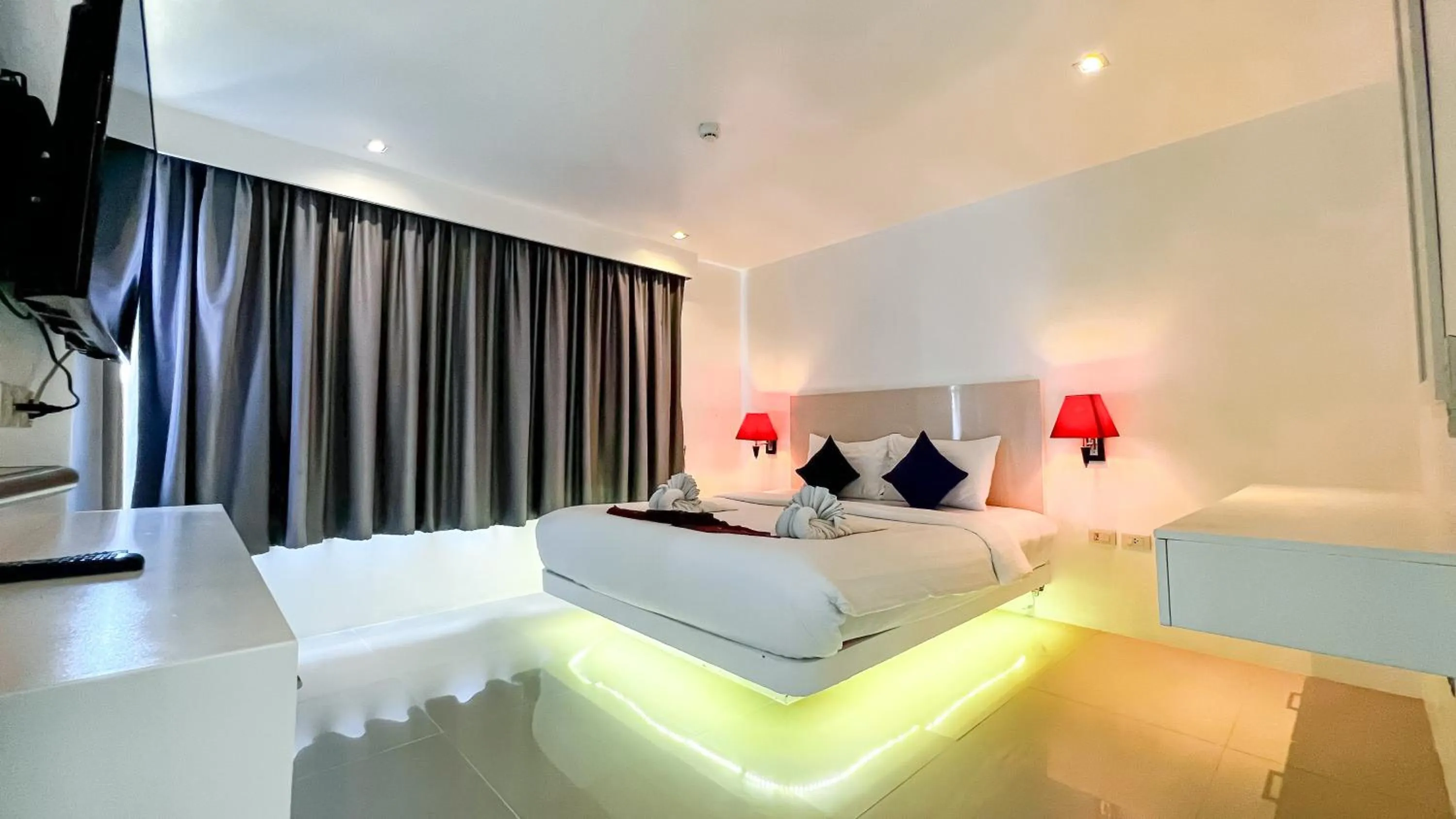 Bed in Grand Sunset Hotel Phuket
