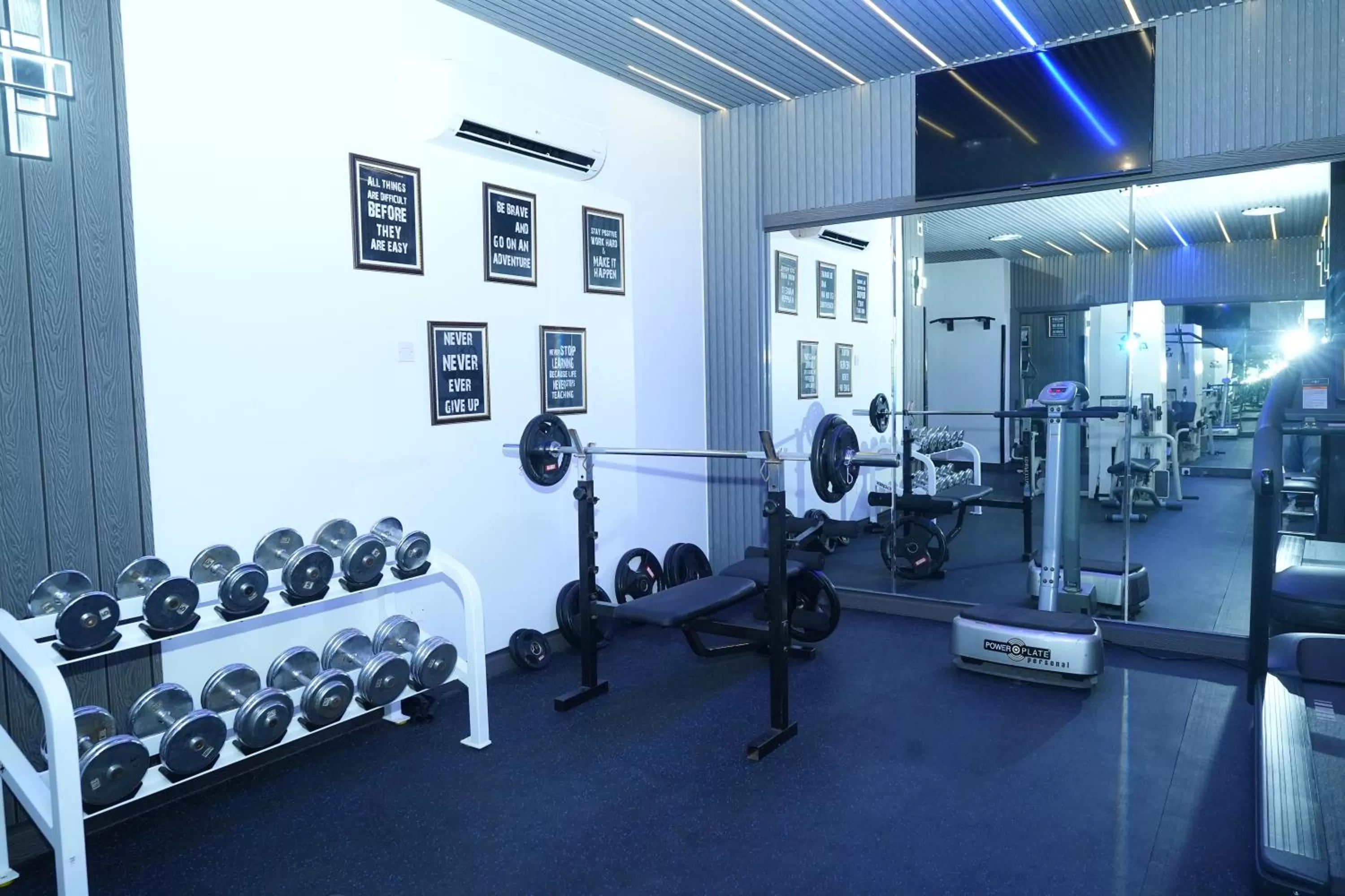 Fitness centre/facilities in Nova Park Hotel