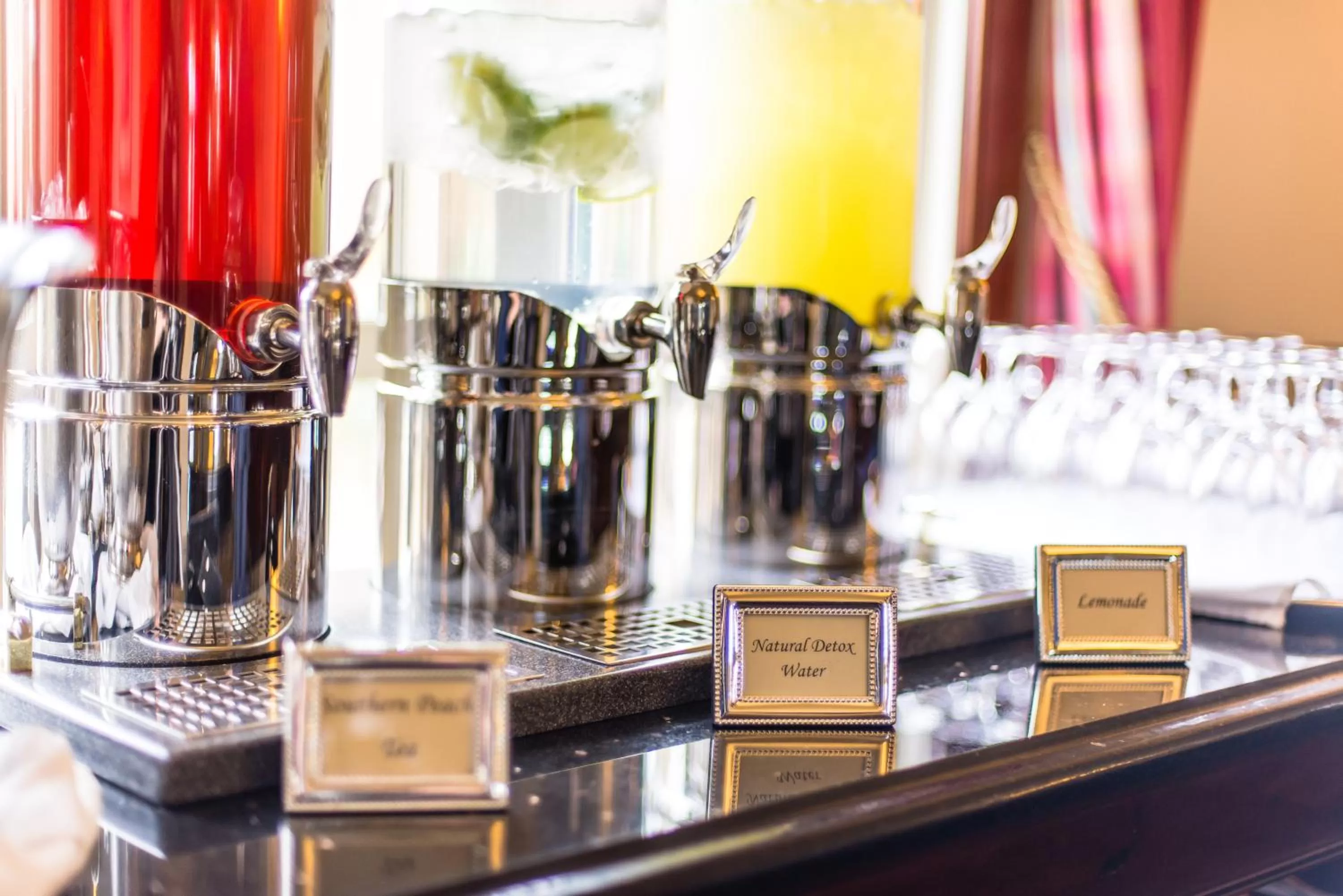 Food and drinks in French Quarter Inn