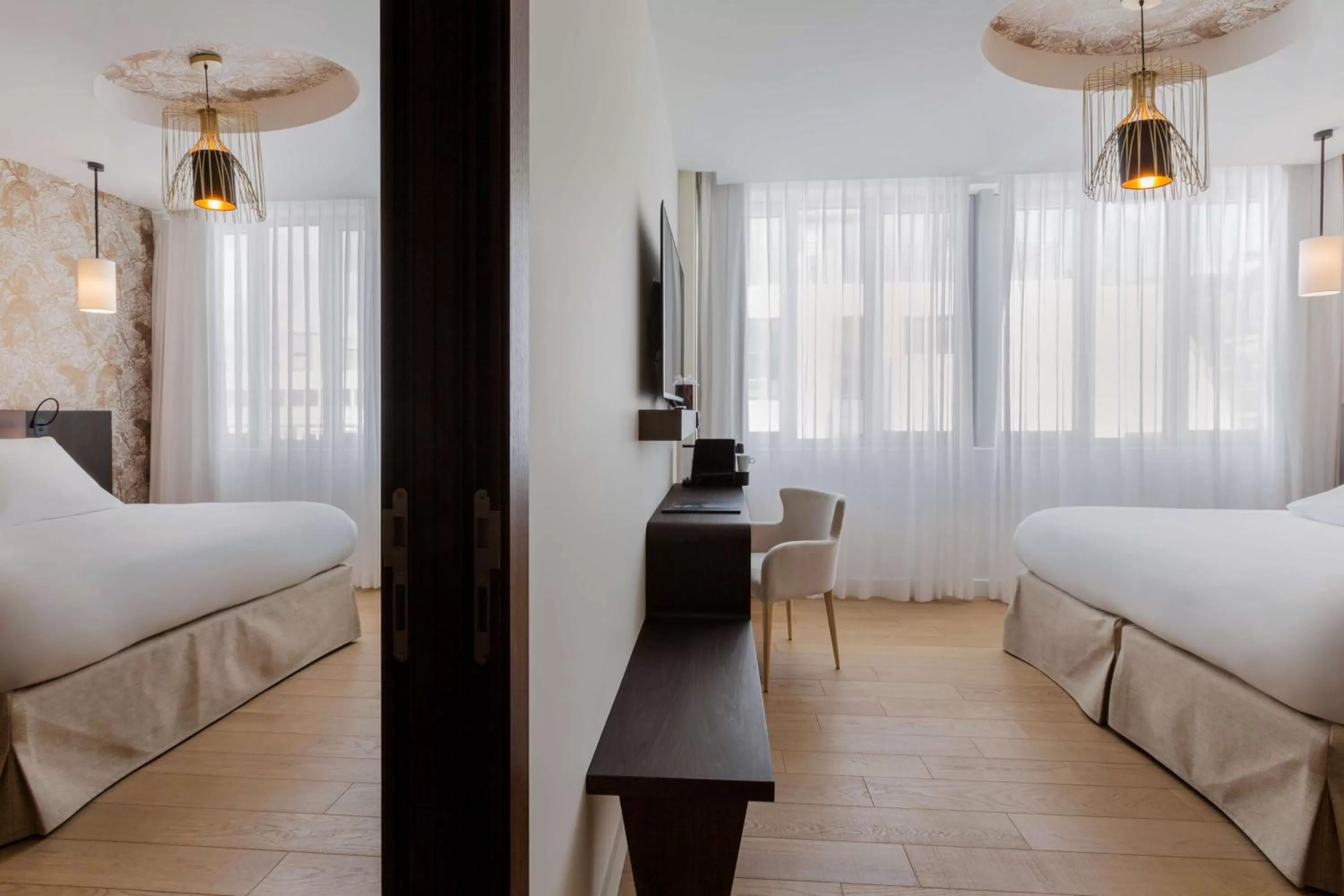 Photo of the whole room, Bed in Hotel L'Arbre Voyageur - LILLE