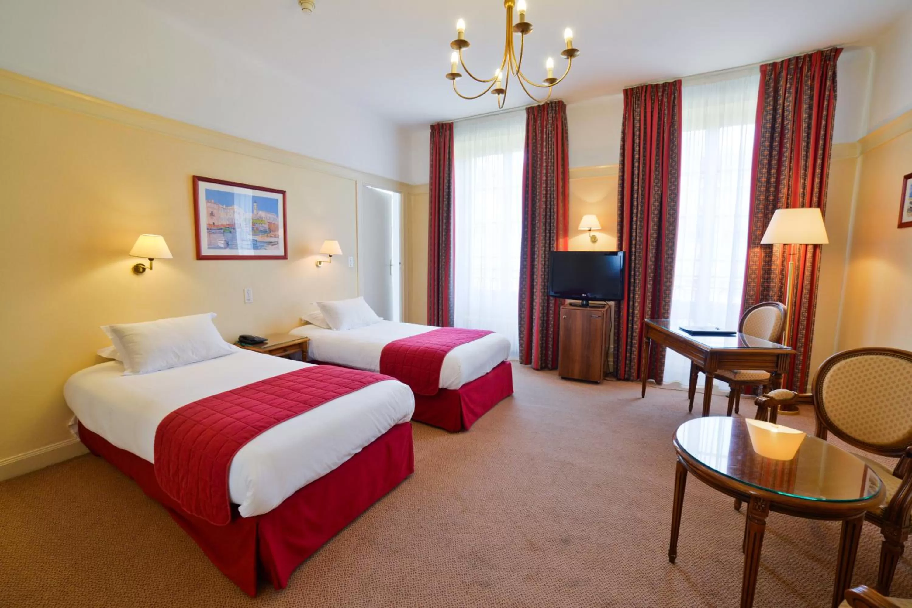 Photo of the whole room, Bed in Hôtel Mercure Bayonne Centre Le Grand Hotel