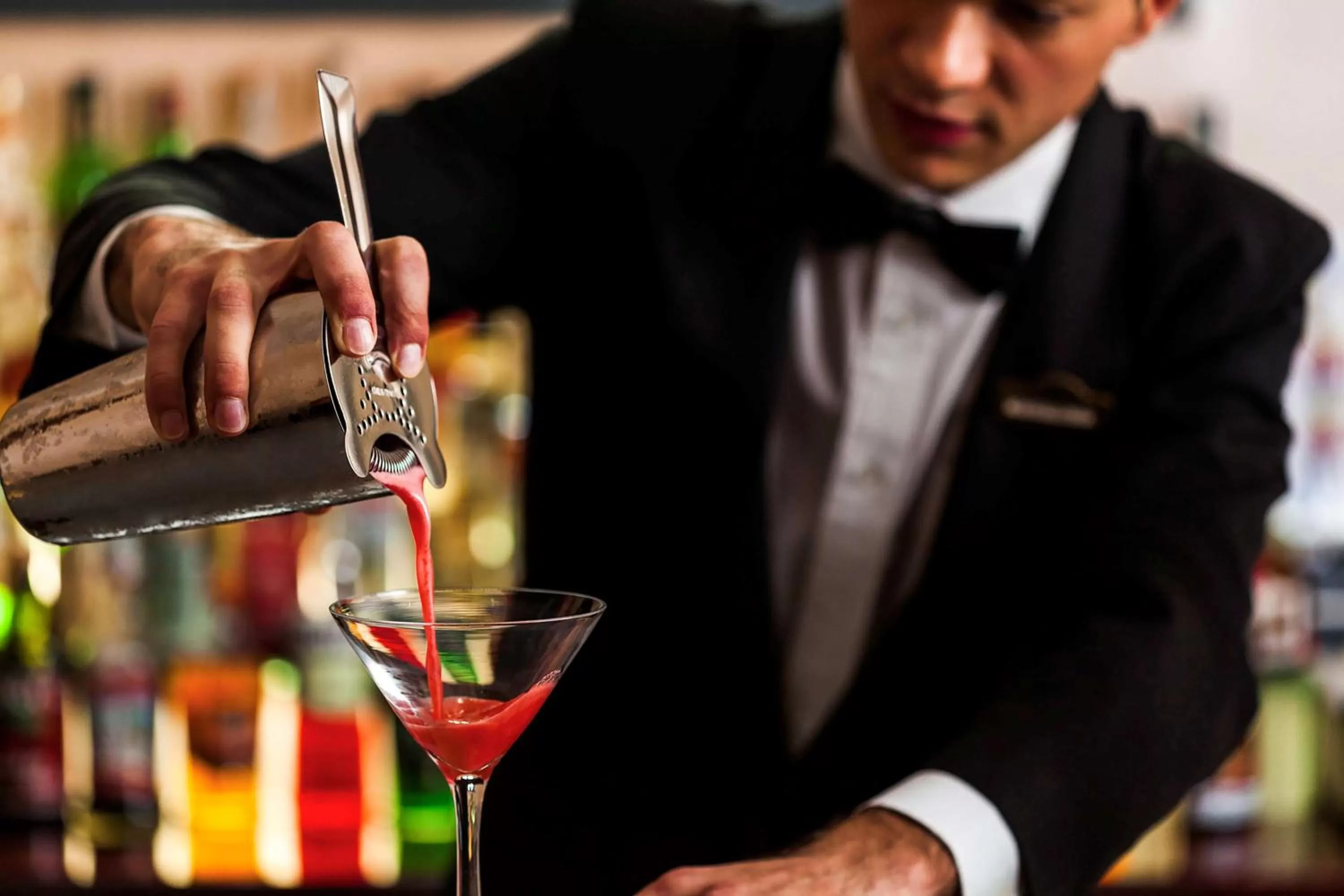 Lounge or bar in Grand Hotel Villa Torretta, Curio Collection by Hilton