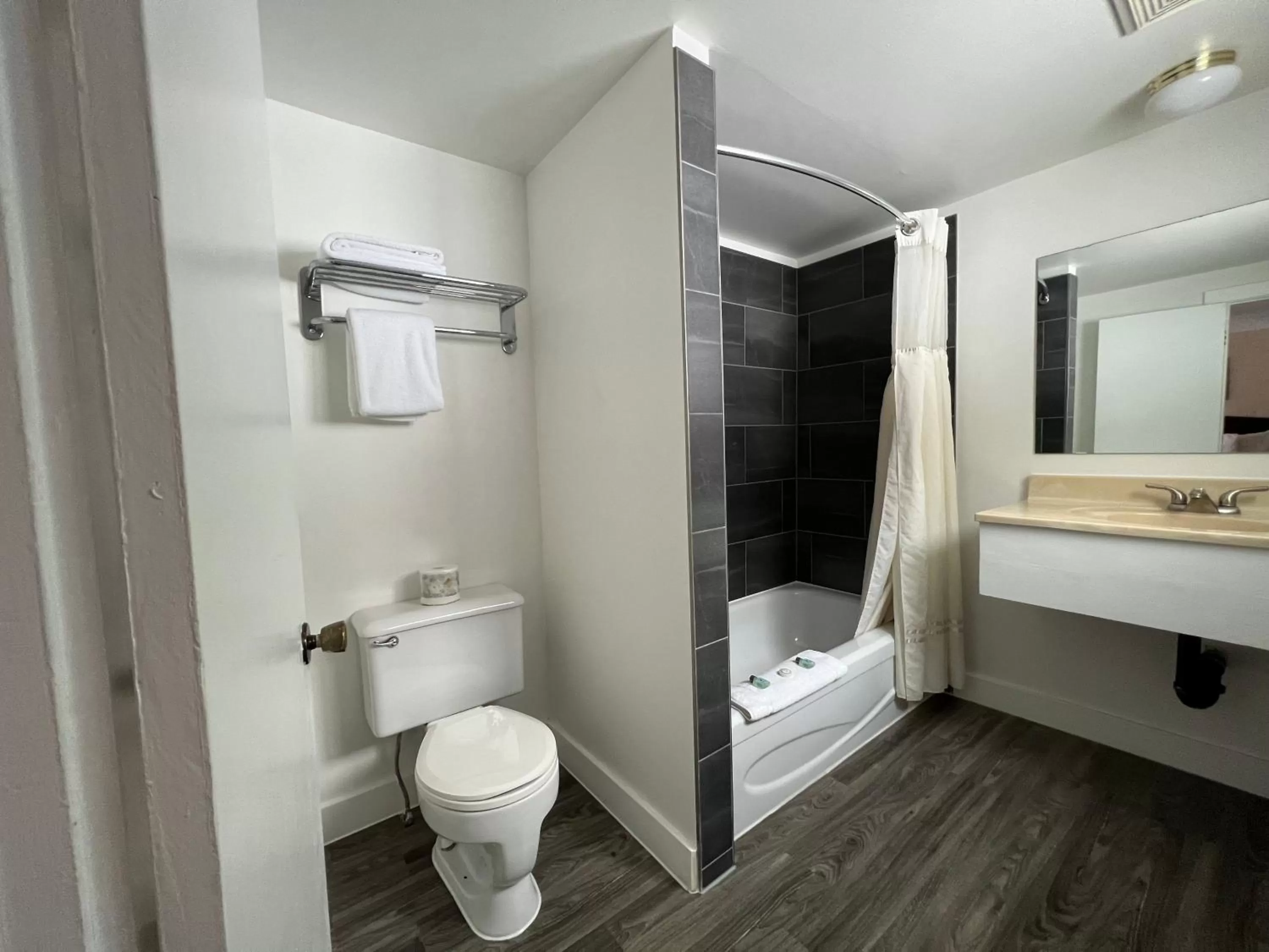 Bathroom in Villa Motel