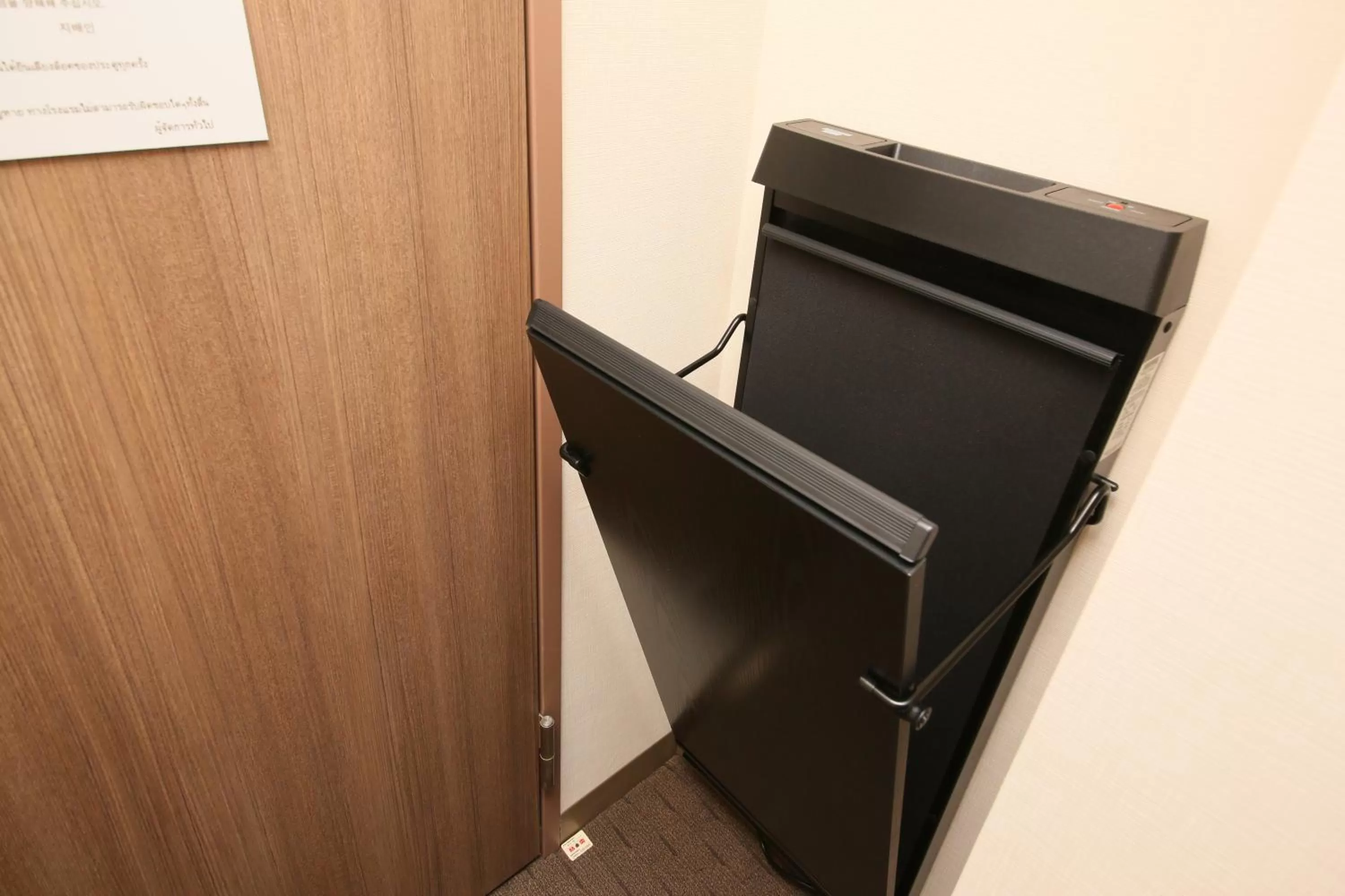 trouser press in Shinjuku Washington Hotel