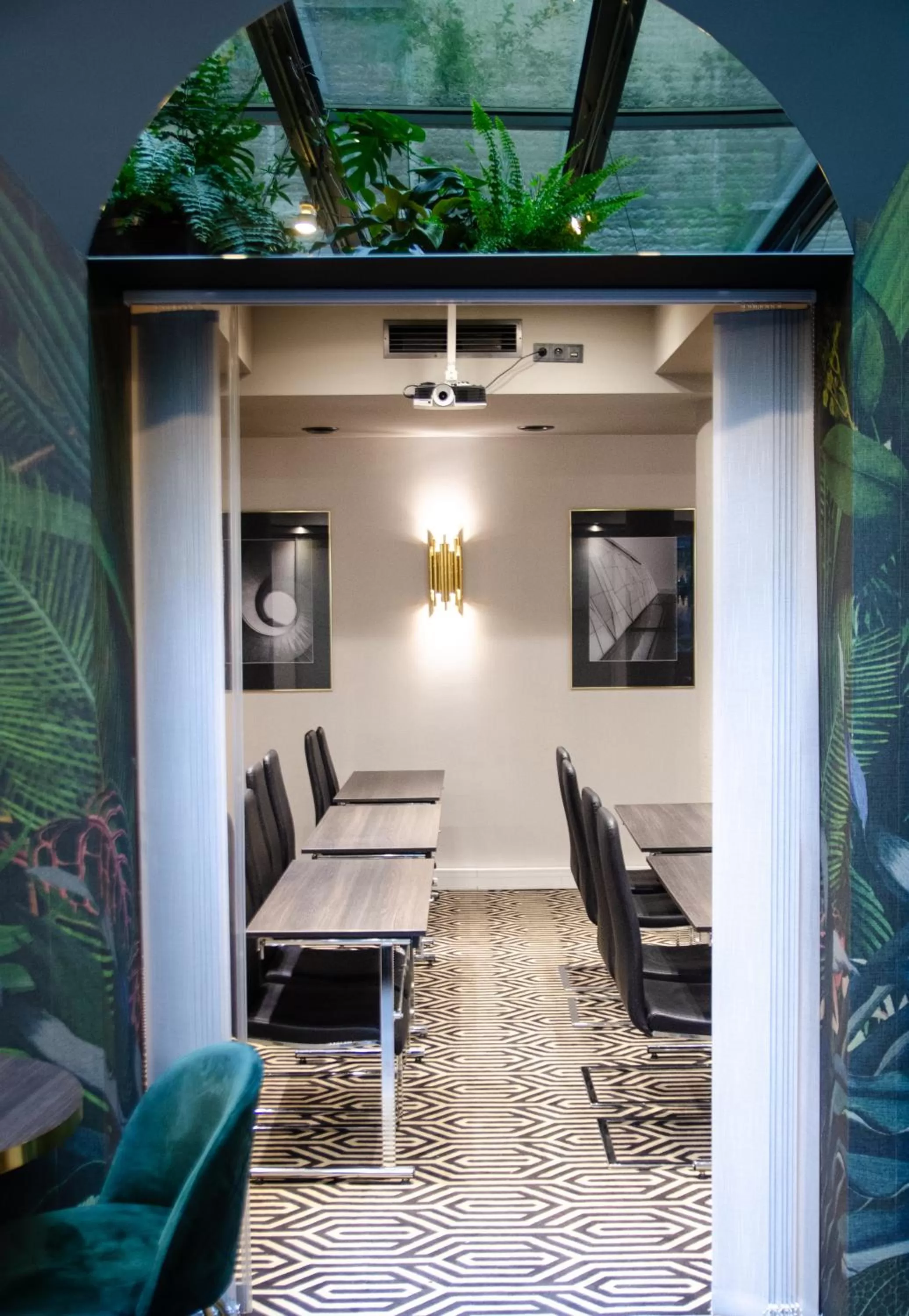 Business facilities in Hotel Atrium