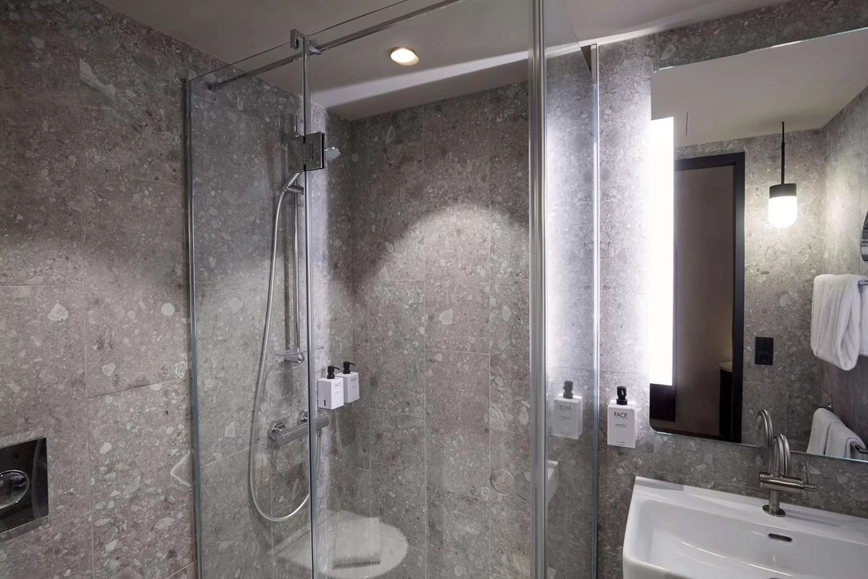 Standard Twin Room in Scandic Frankfurt Hafenpark