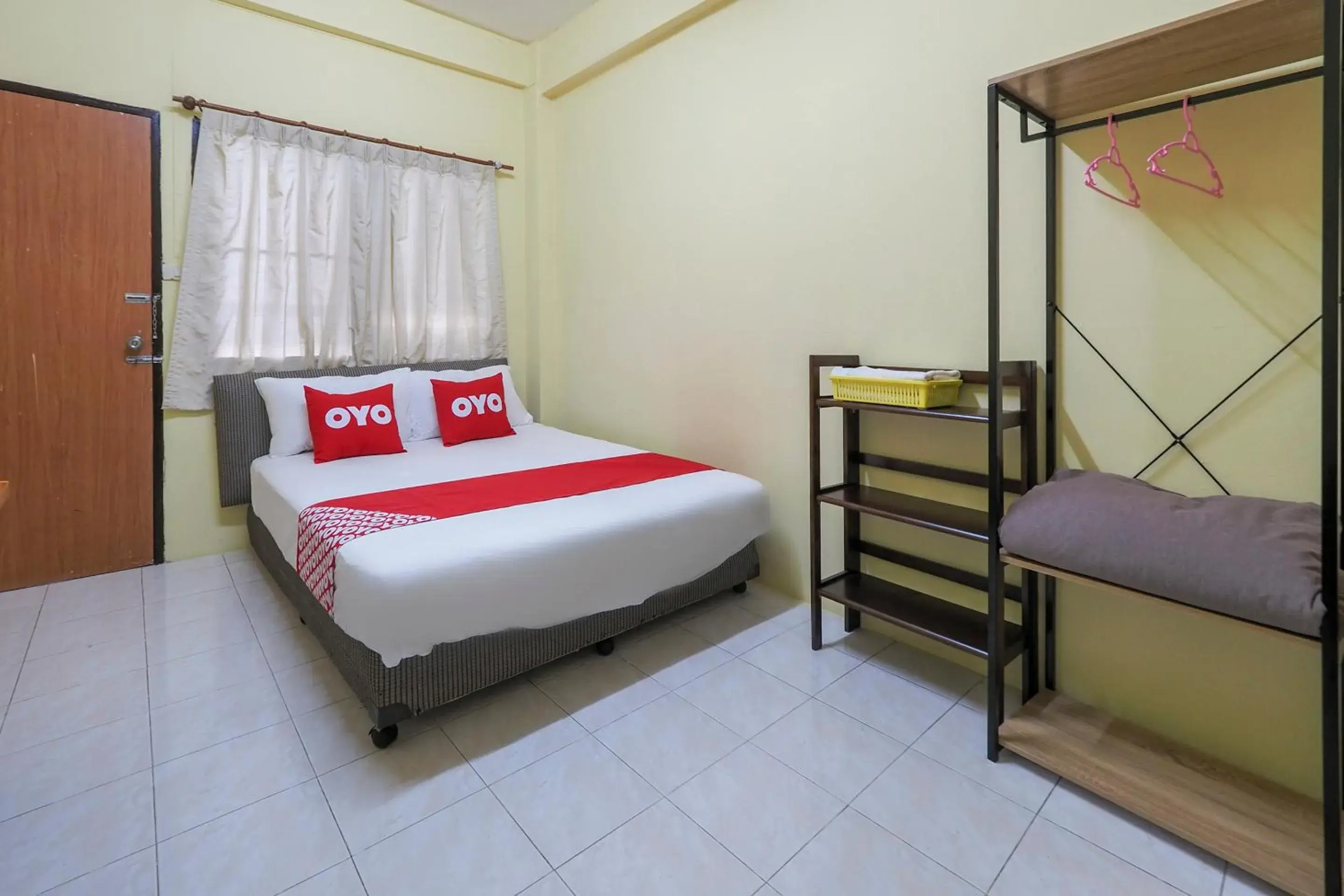 Standard Double Room in OYO 471 Sunshine Apartment (Vaccinated Staff) Standard Double Room in OYO 471 Sunshine Apartment (Vaccinated Staff)