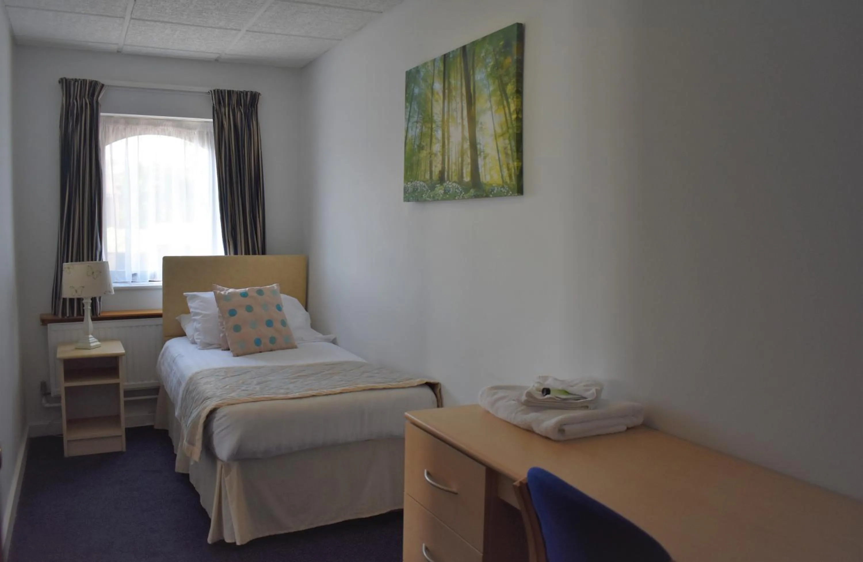 Bedroom, Bed in Sandown Park Lodge