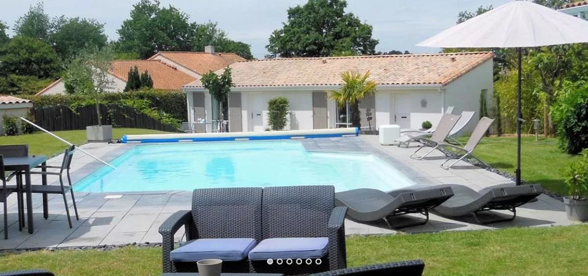 Pool view, Swimming Pool in Le Temps des Hôtes