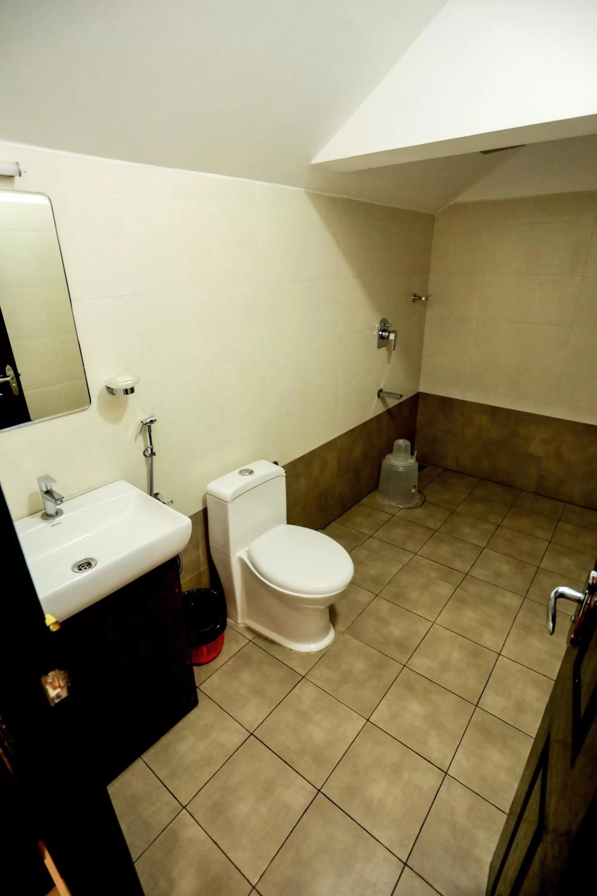 Shower in Edens Munnar