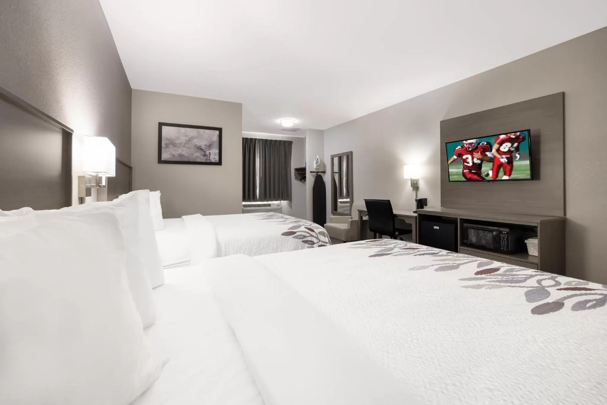 Bedroom, Bed in Red Roof Inn Weedsport