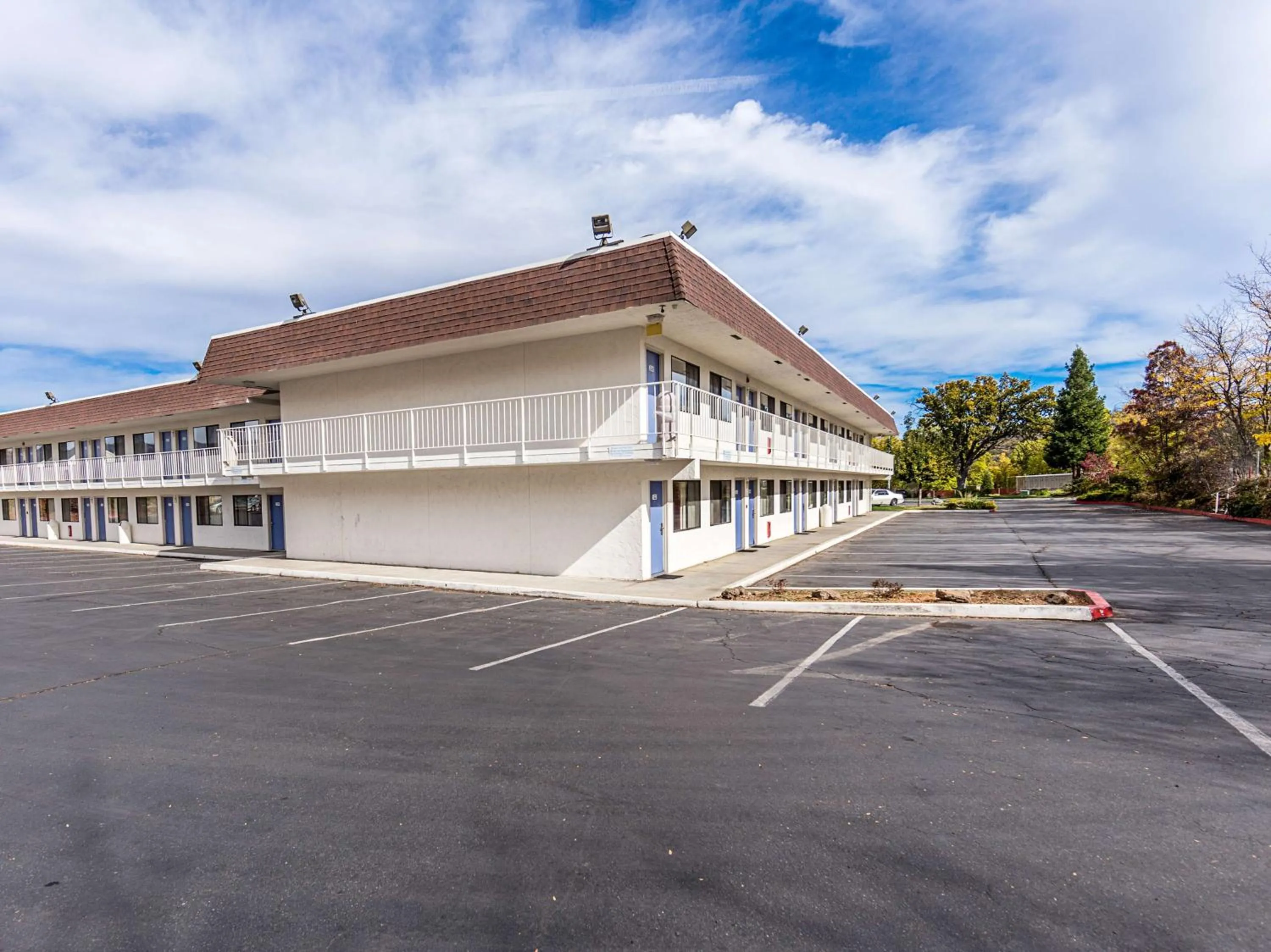 Property building in Motel 6-Yreka, CA