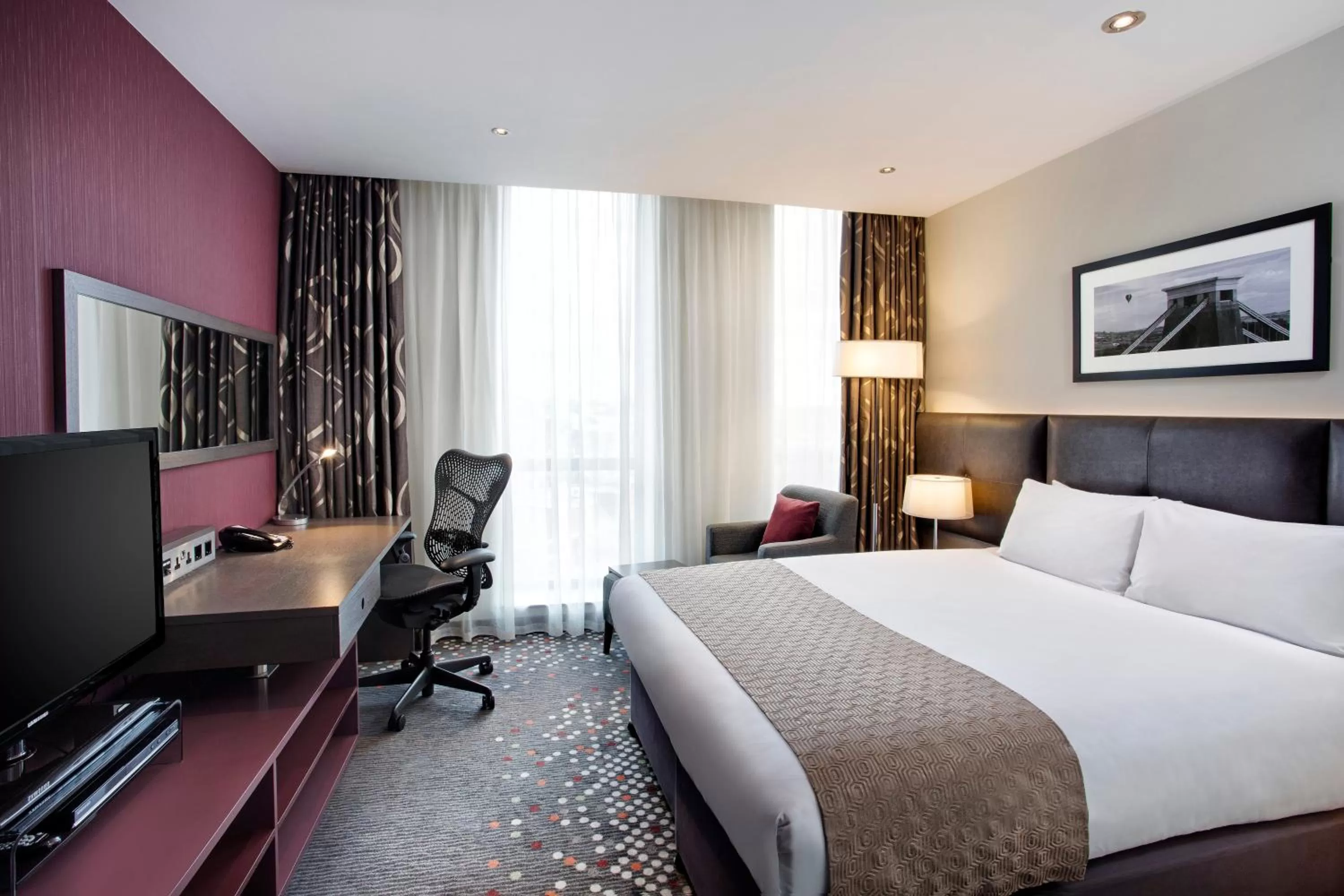 Photo of the whole room, Bed in Holiday Inn Bristol City Centre by IHG