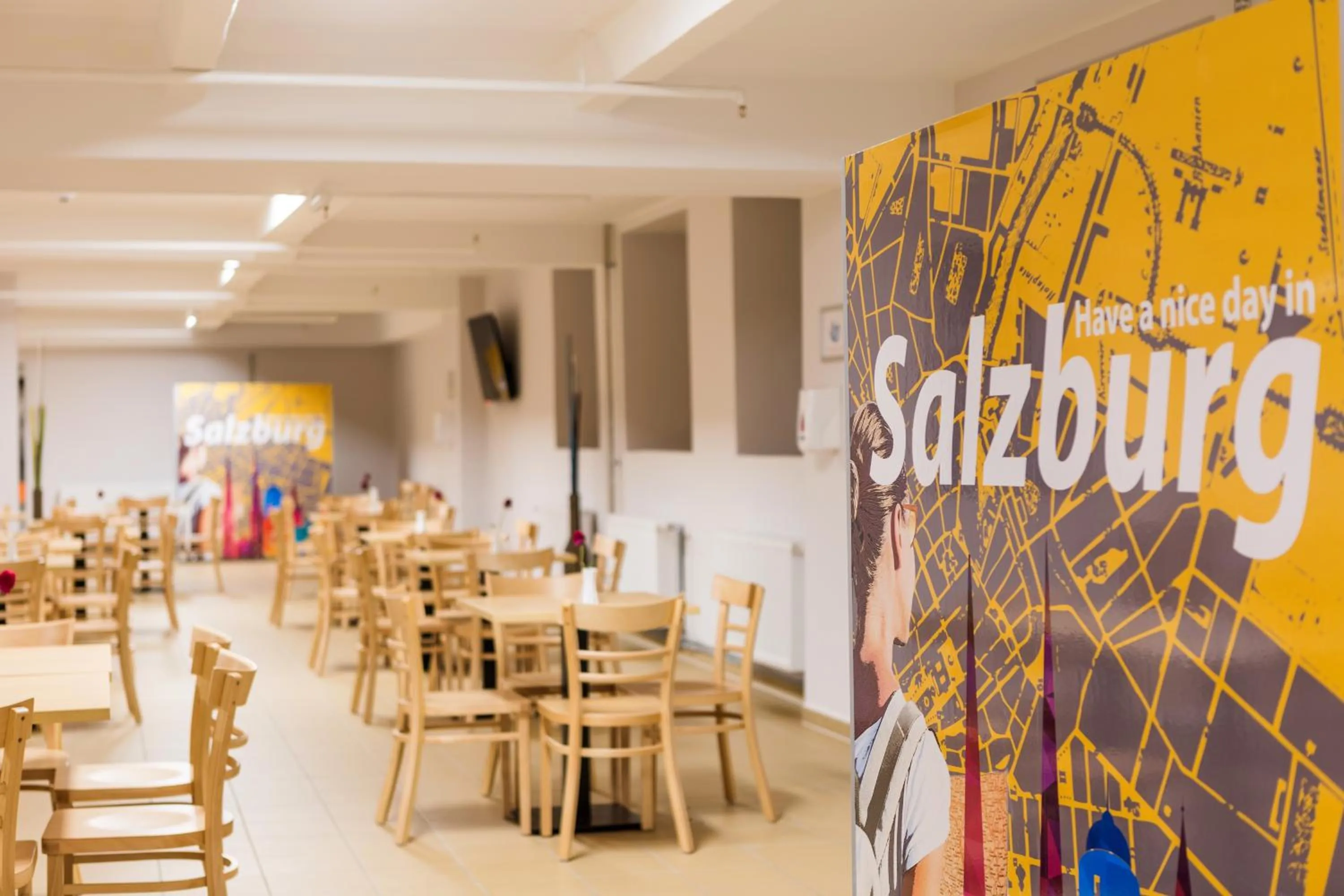 Restaurant/places to eat in a&o Salzburg Hauptbahnhof