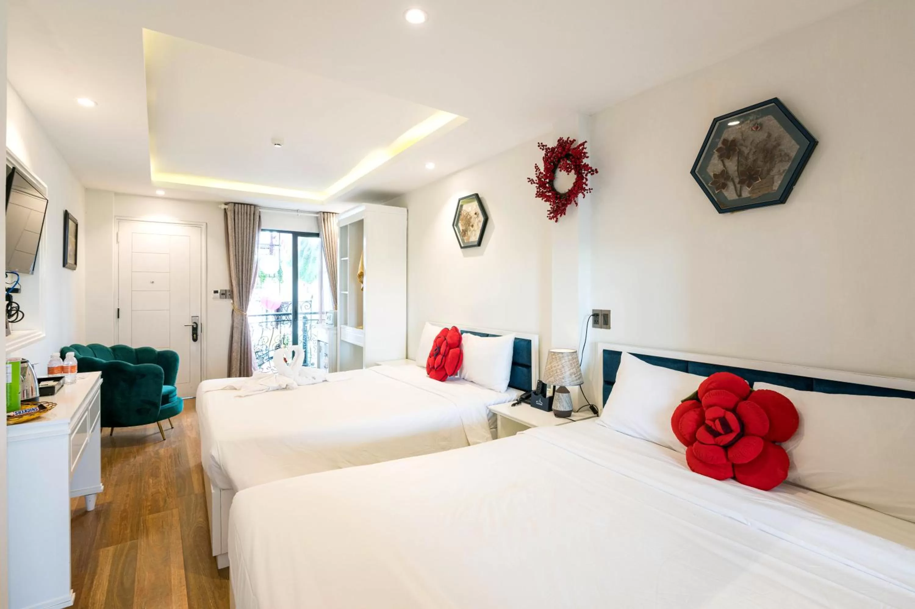 Photo of the whole room, Bed in Hoang Trinh Hotel