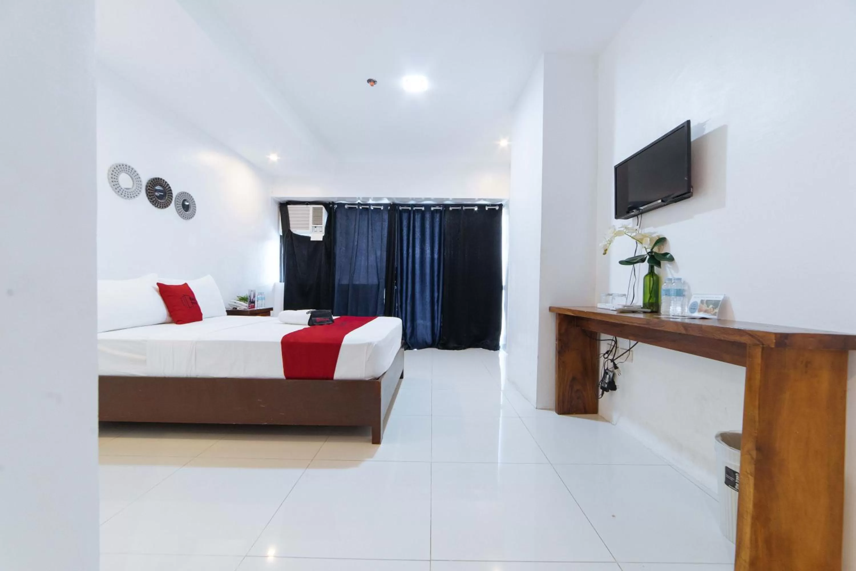 Bed in RedDoorz Plus @ San Roque Roxas City
