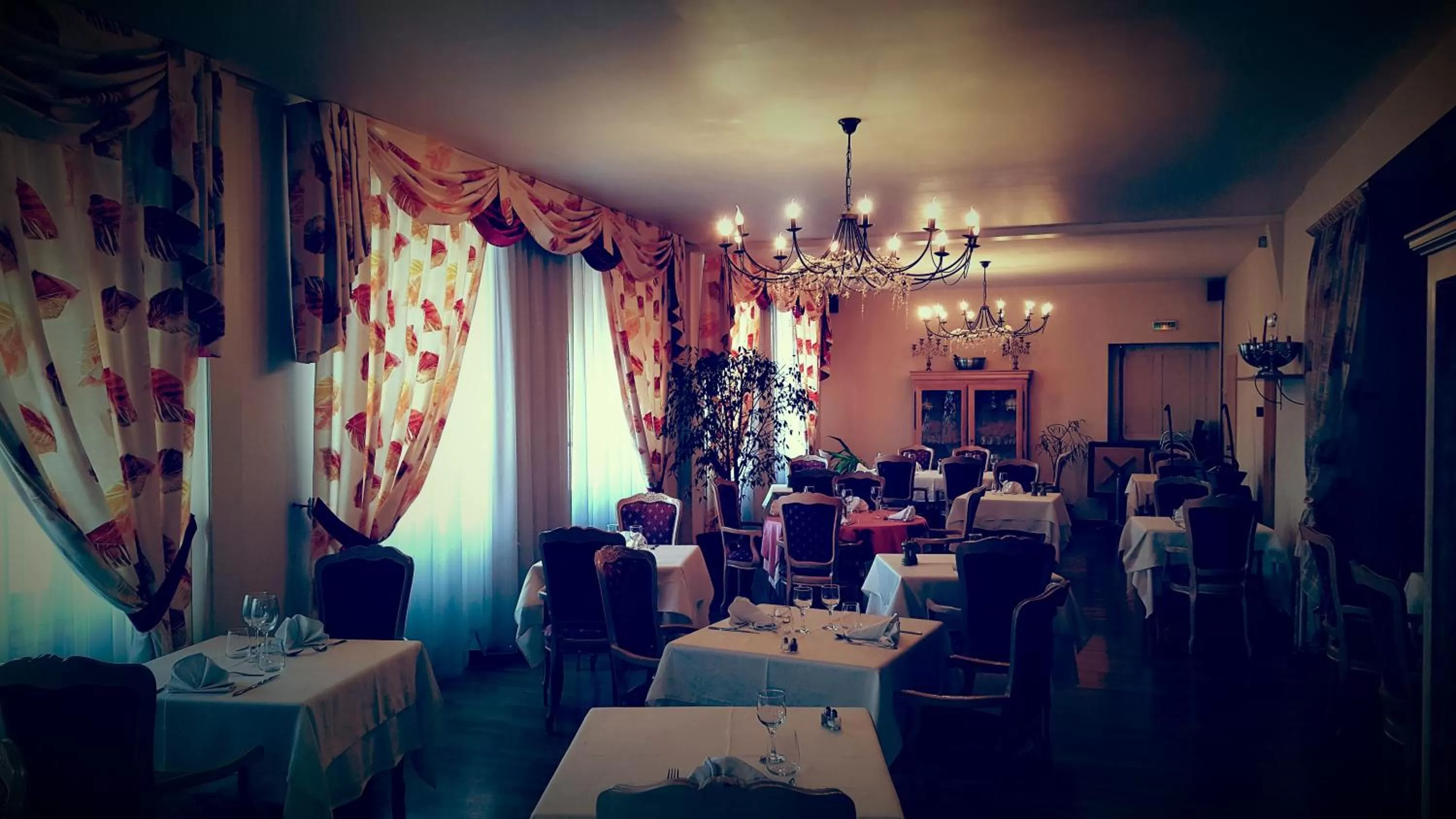 Restaurant/places to eat in Hôtel De Champagne