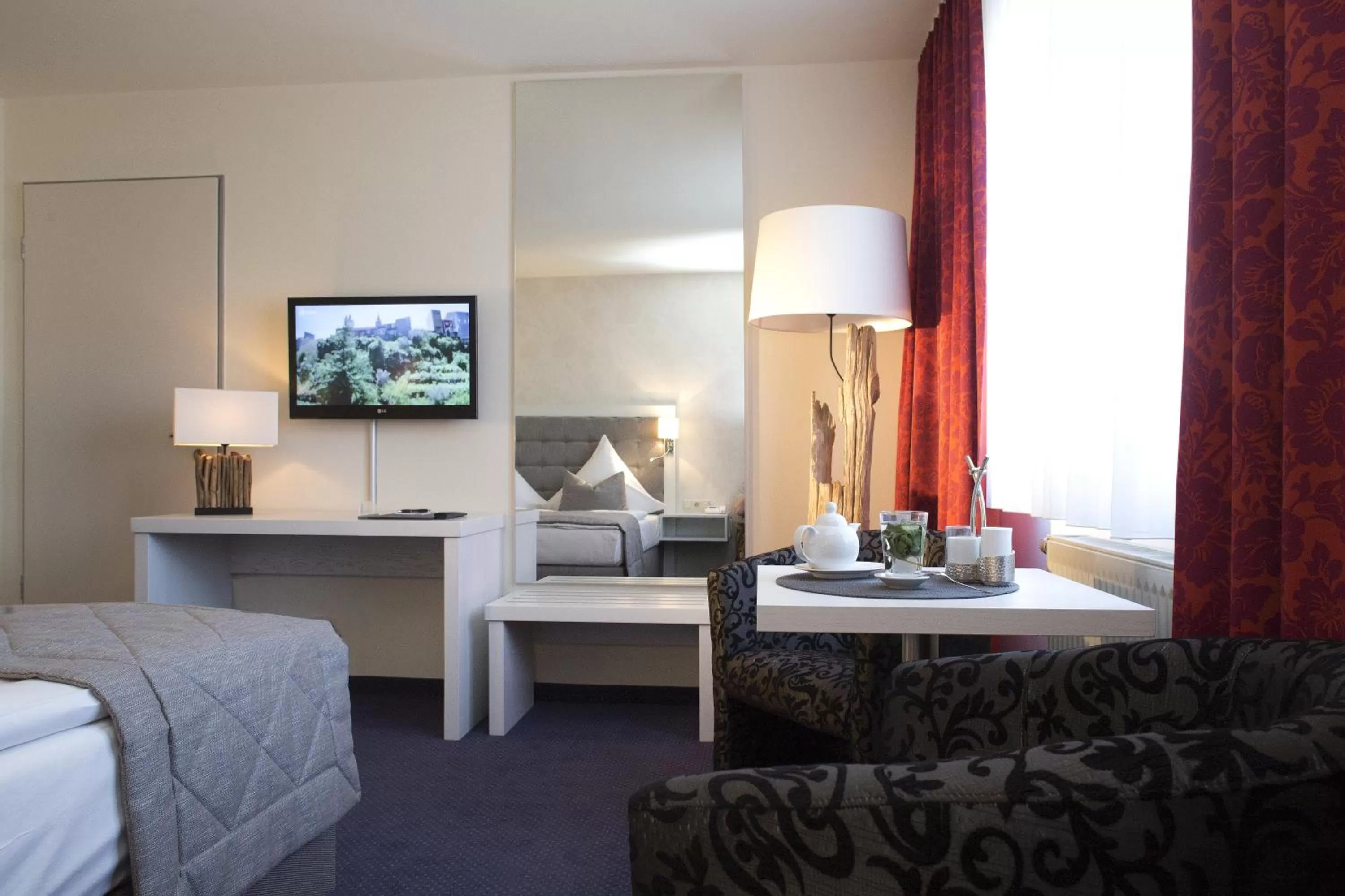 Photo of the whole room, Bed in HafenHotel PommernYacht