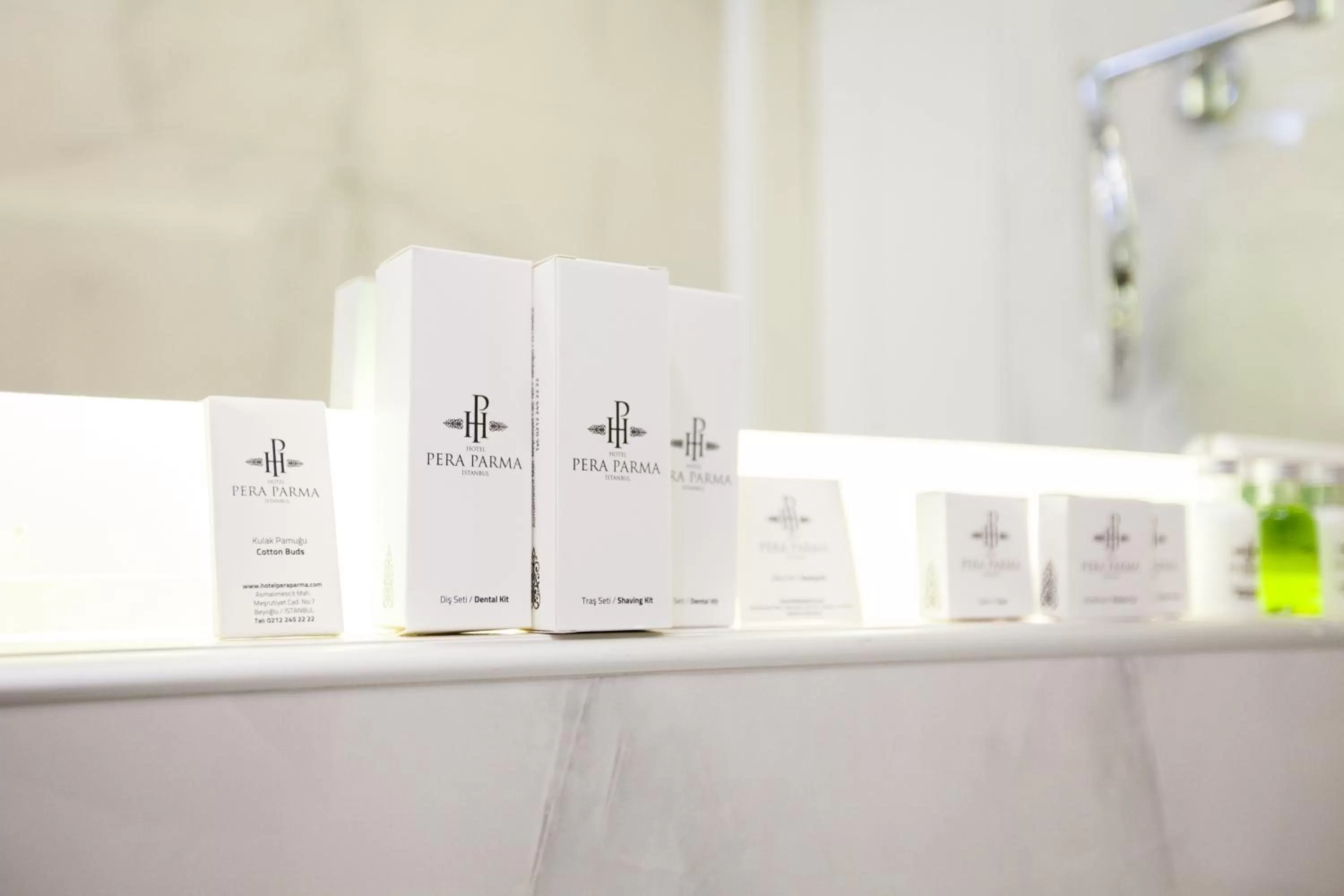 Shower in Hotel Pera Parma