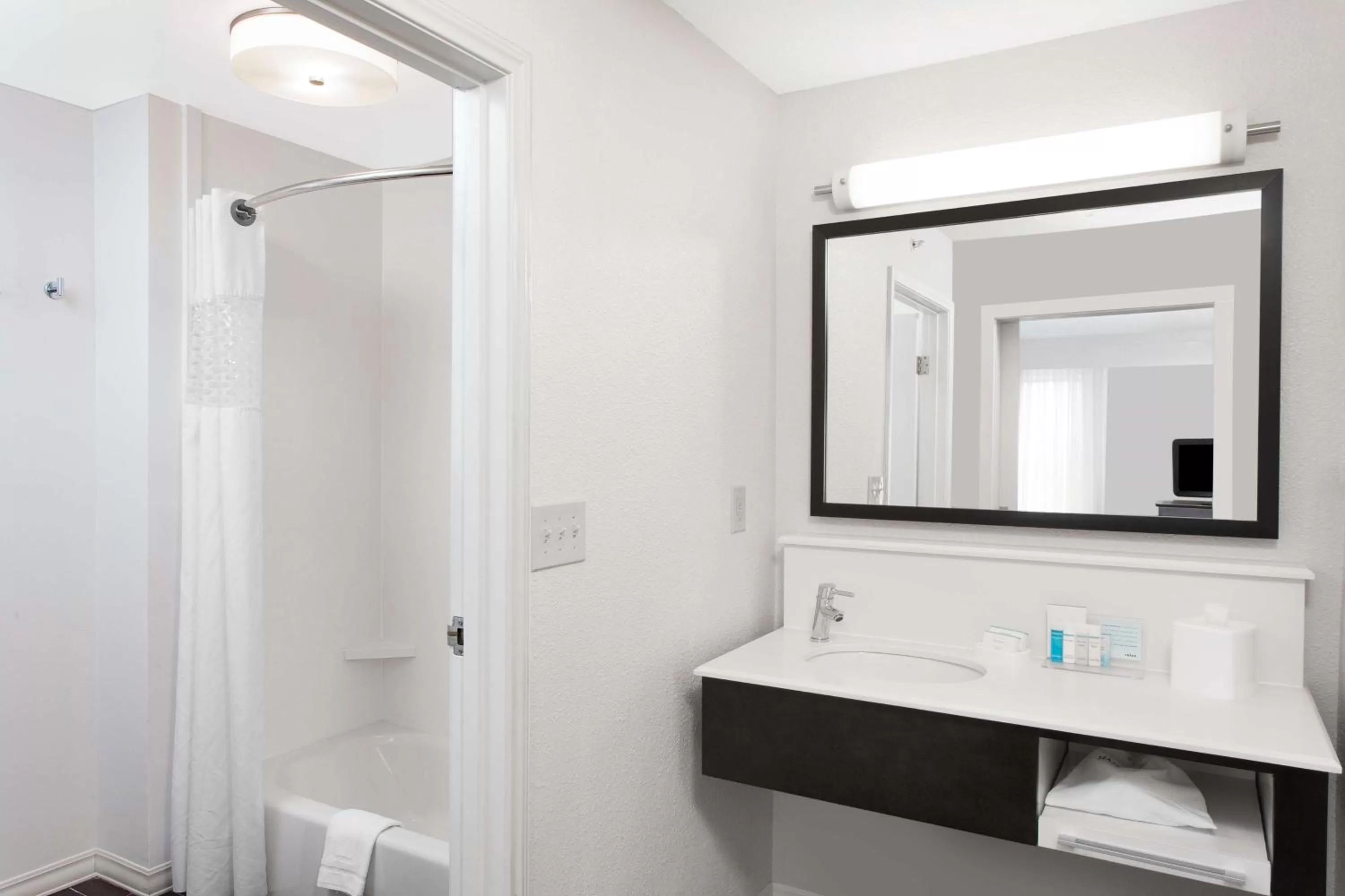 Bathroom in Hampton Inn & Suites Munster