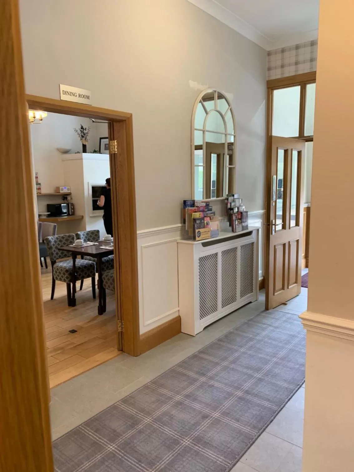 Restaurant/places to eat in The Westlynne Hotel & Apartments