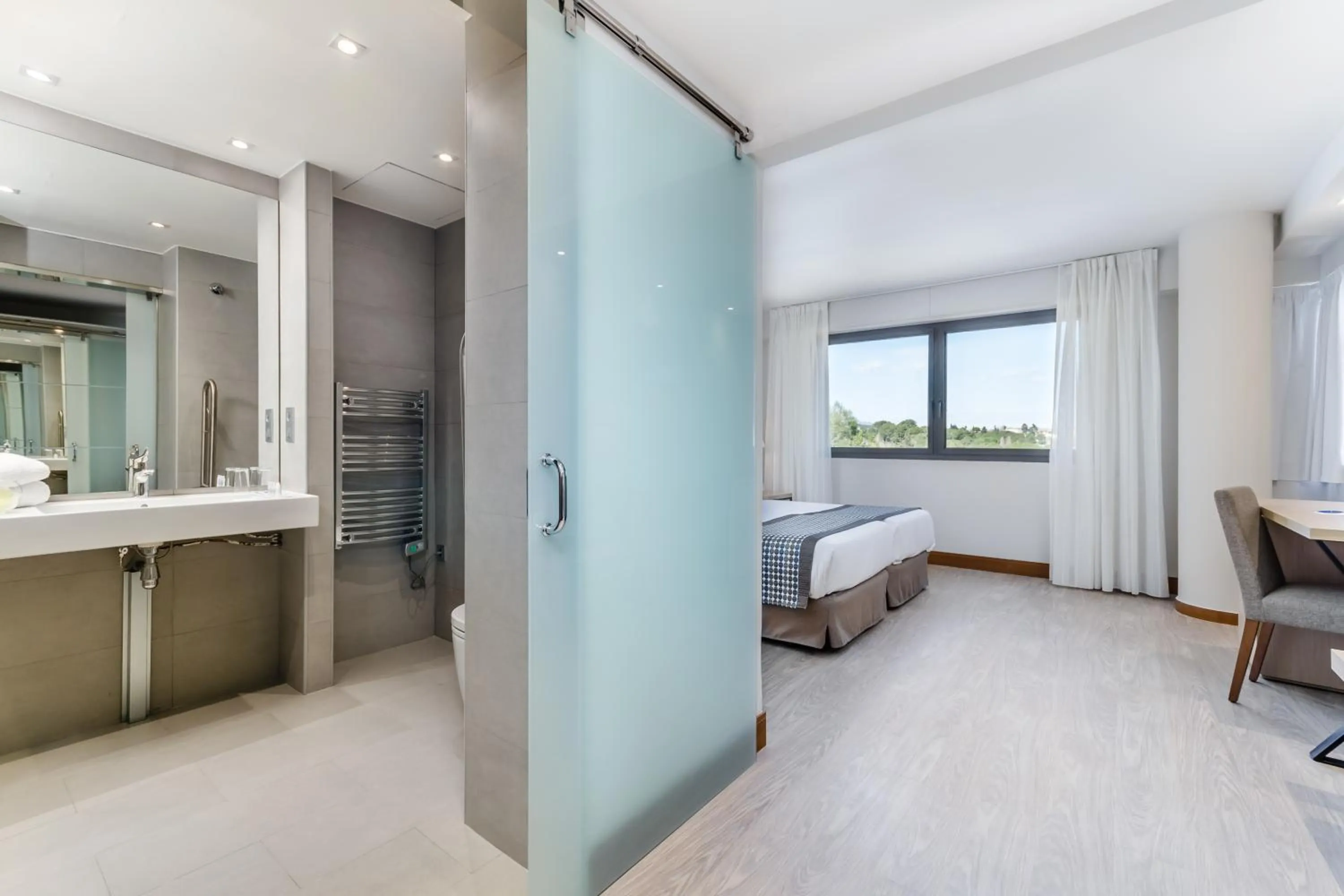 Bathroom, Bed in Exe Campus