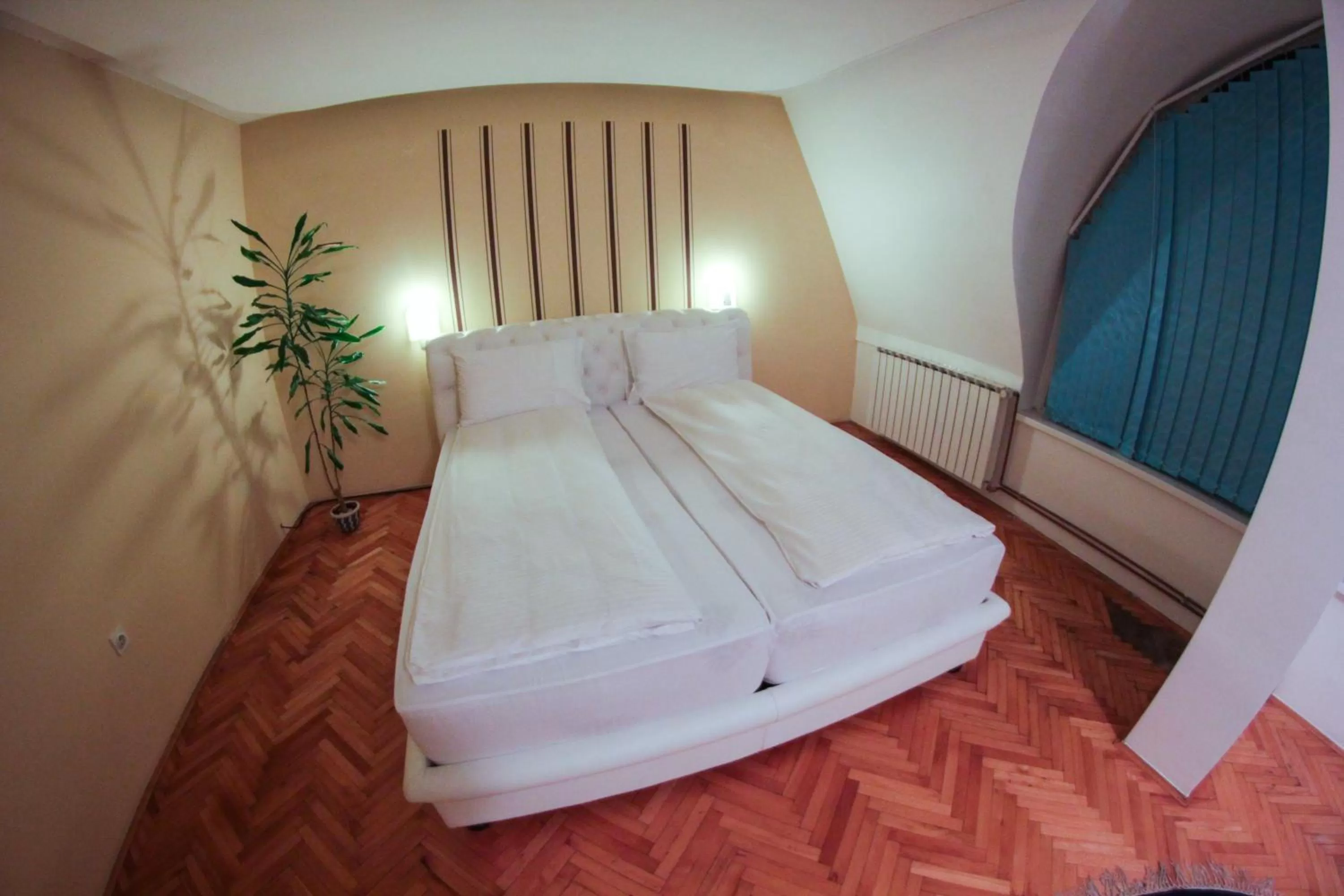 Photo of the whole room, Bed in Hotel Fontana