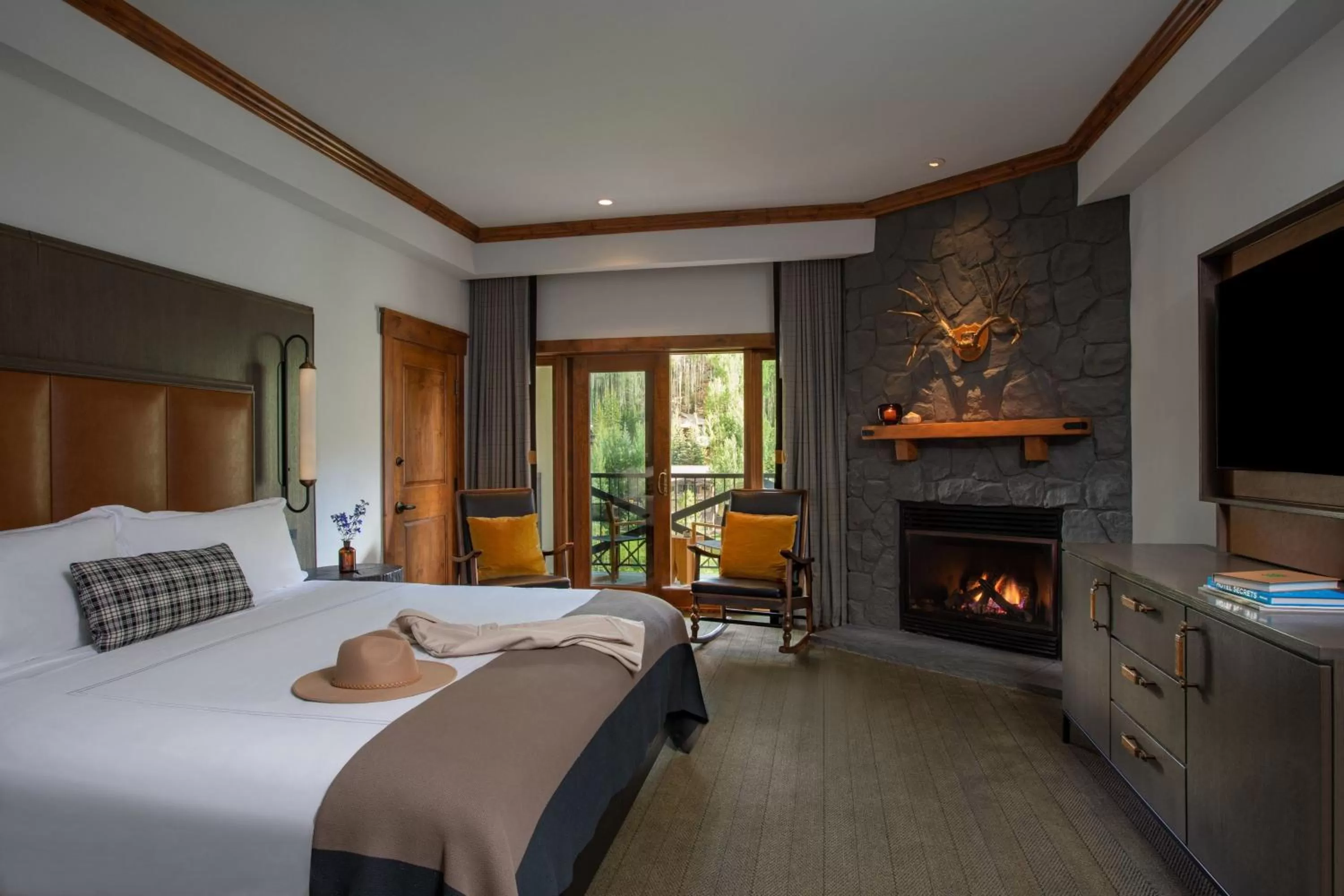 Bedroom, Bed in The Hythe, a Luxury Collection Resort, Vail