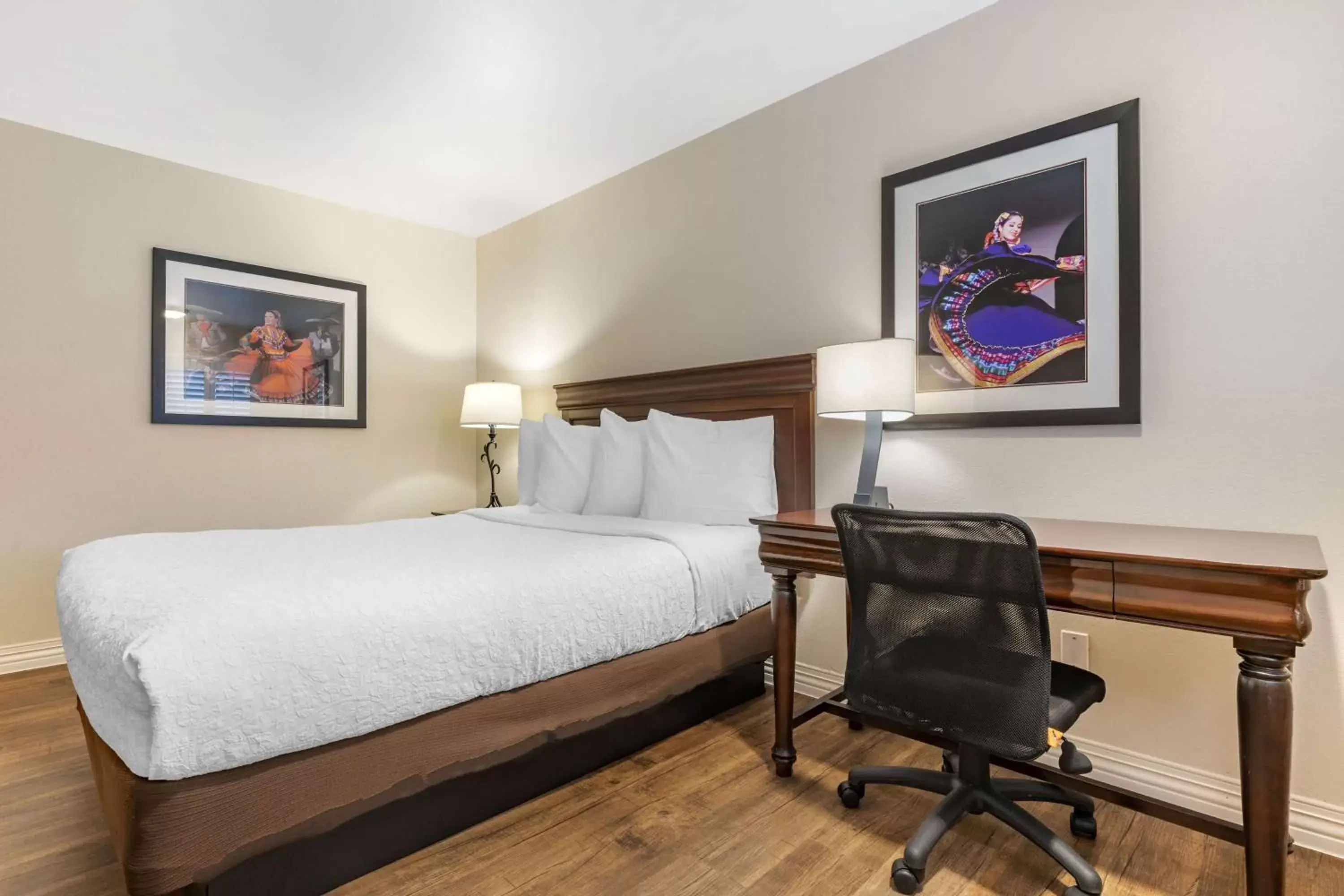 Queen Room - Disability Access - Non-Smoking in Best Western Rose Garden Inn Queen Room - Disability Access - Non-Smoking in Best Western Rose Garden Inn