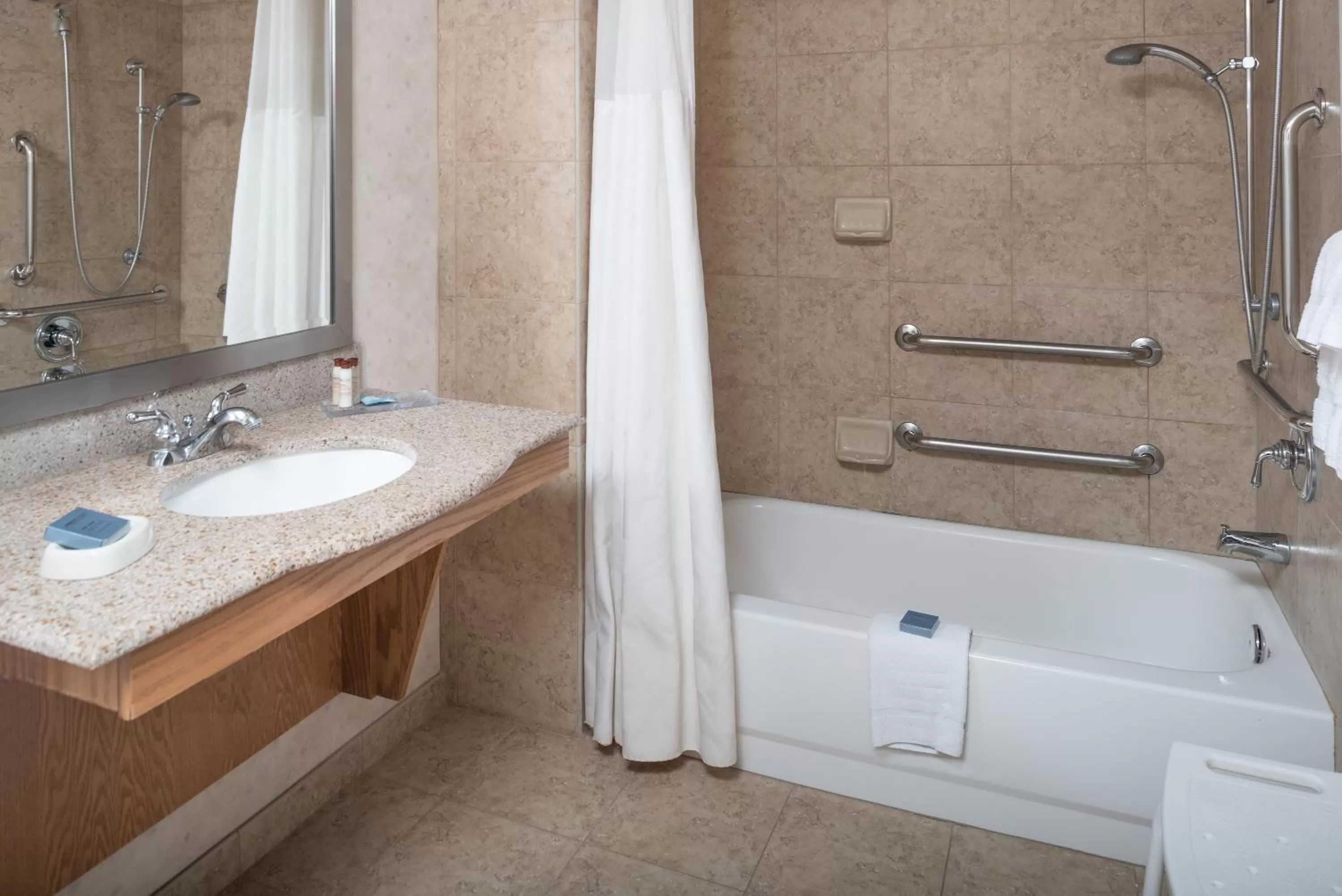 Deluxe King Studio Suite - Non-Smoking in Wingate by Wyndham Spokane Airport