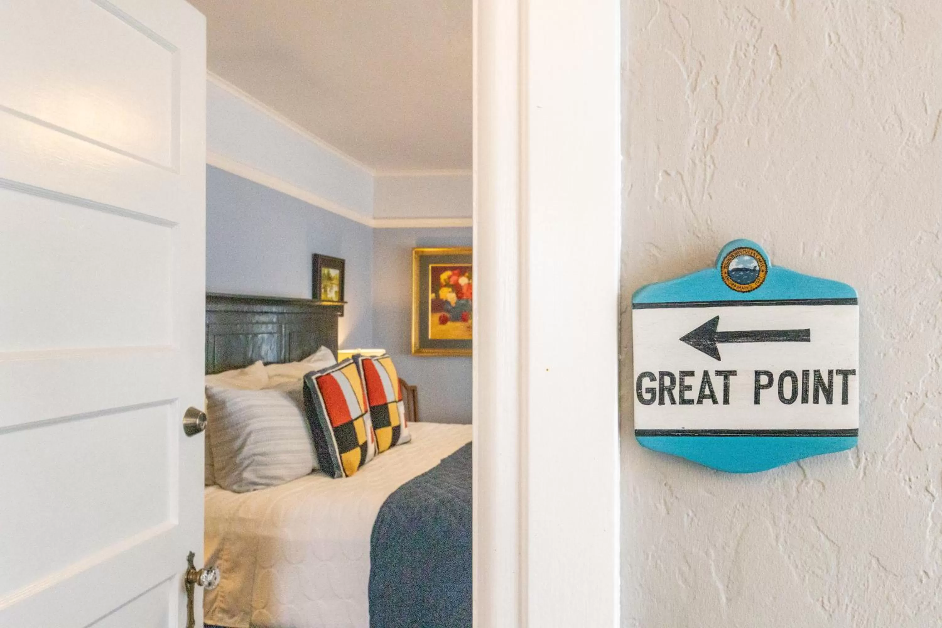 Bed in Nantucket Whale Inn, Half Moon Bay