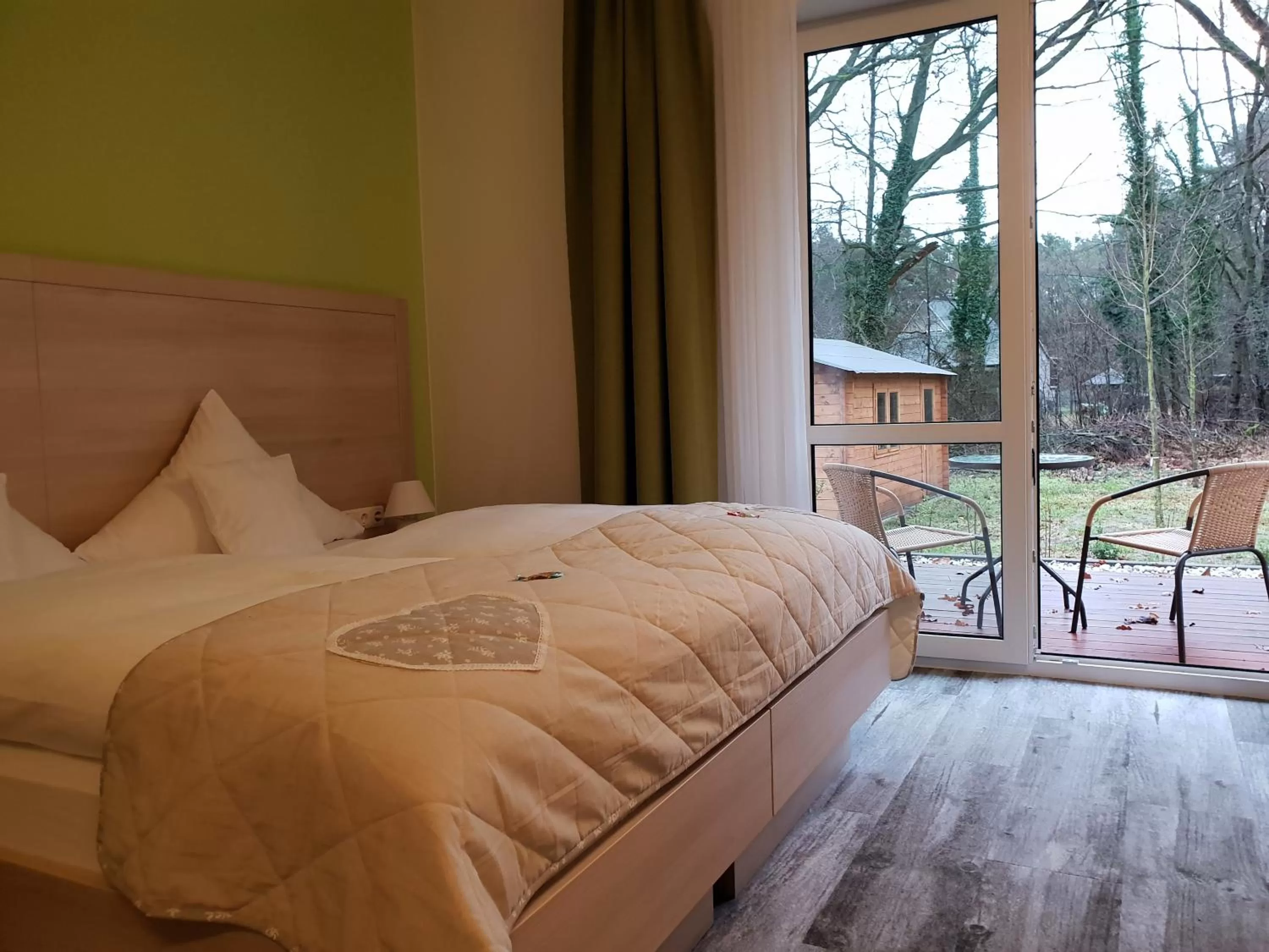 Bed in Neue Mühle Kleines Landhotel