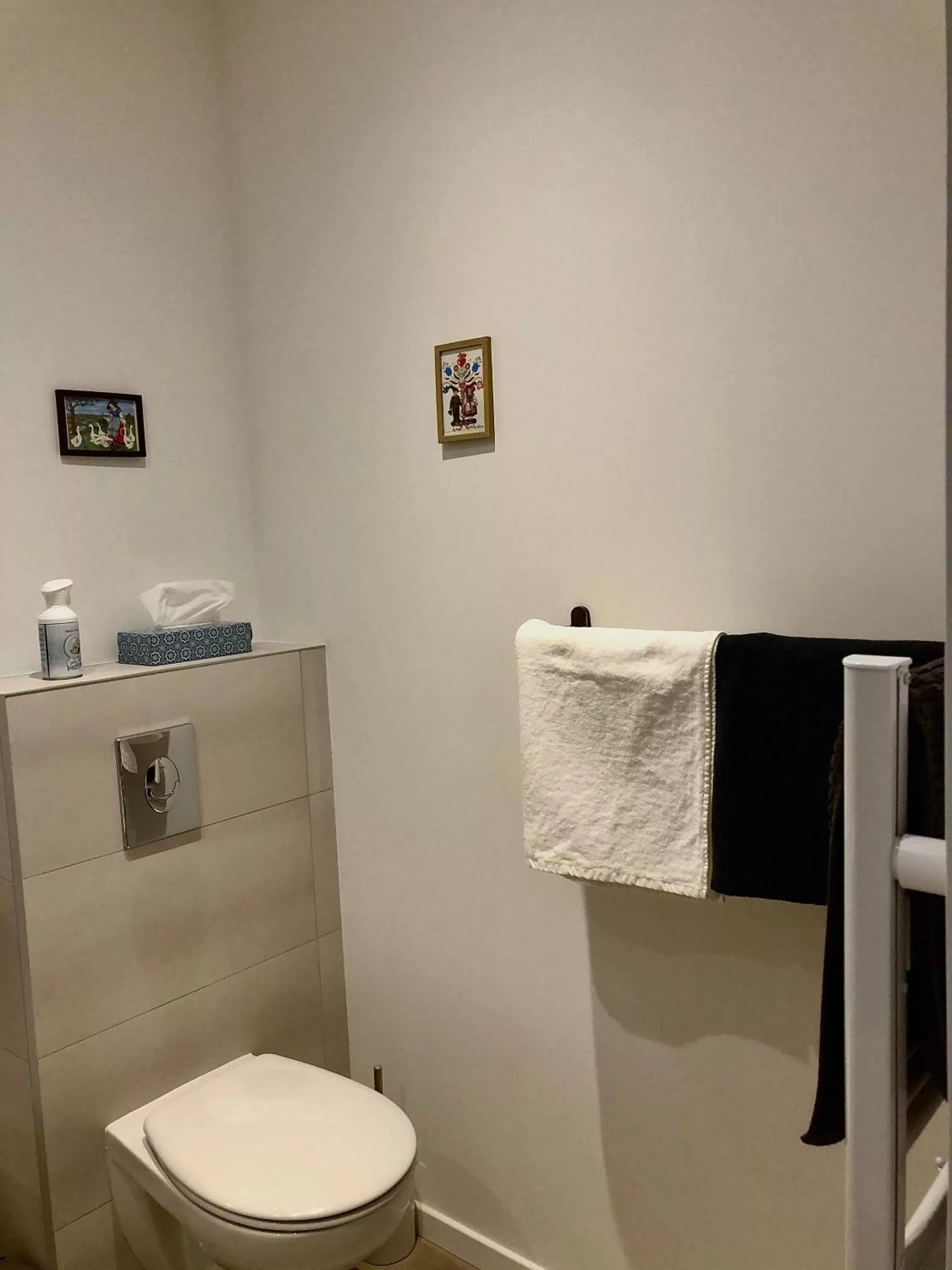 Bathroom in Au repos des vignes, chambres d'hôtes