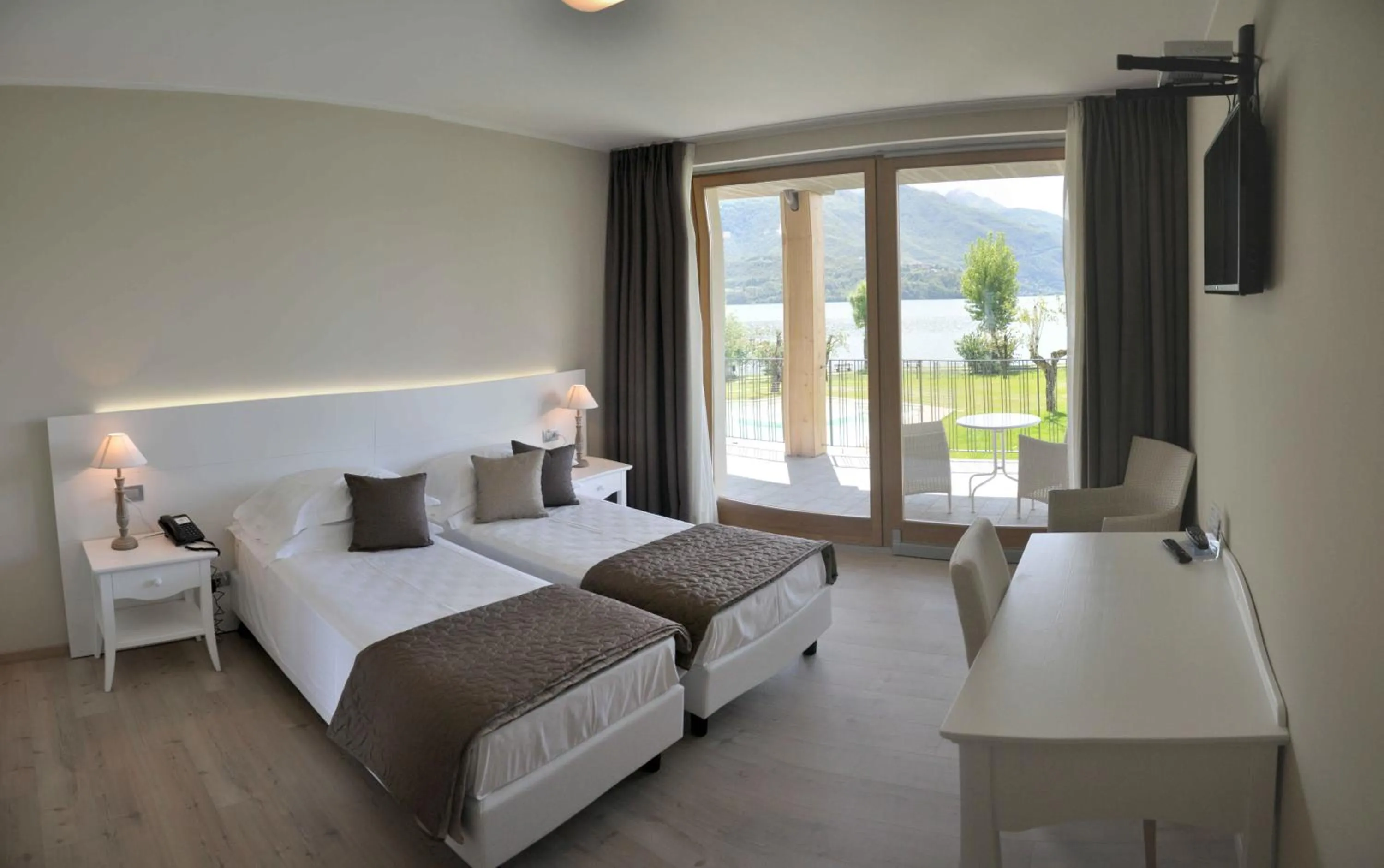 TV and multimedia, Bed in Tullio Hotel