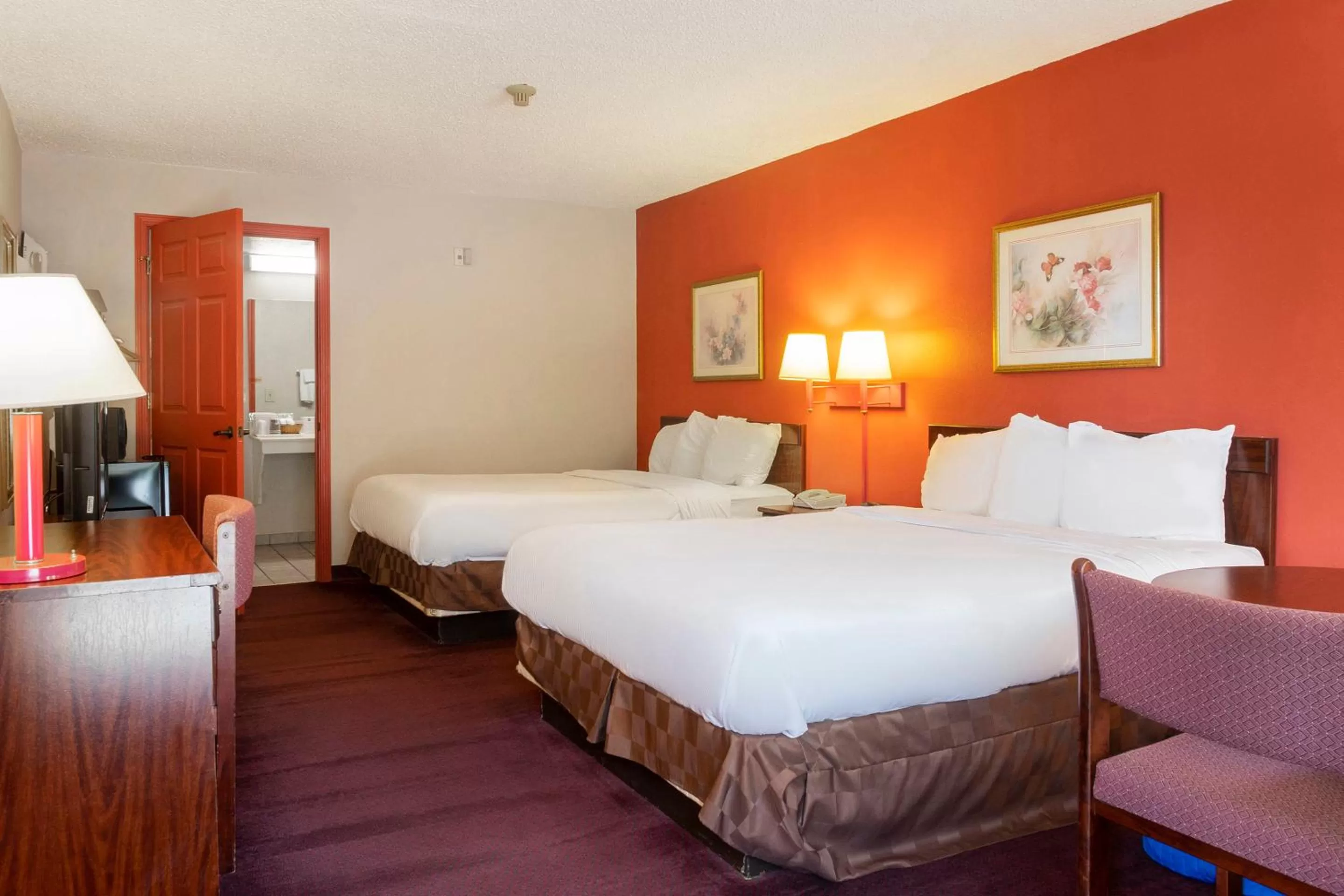 Bedroom, Bed in Days Inn by Wyndham Adairsville