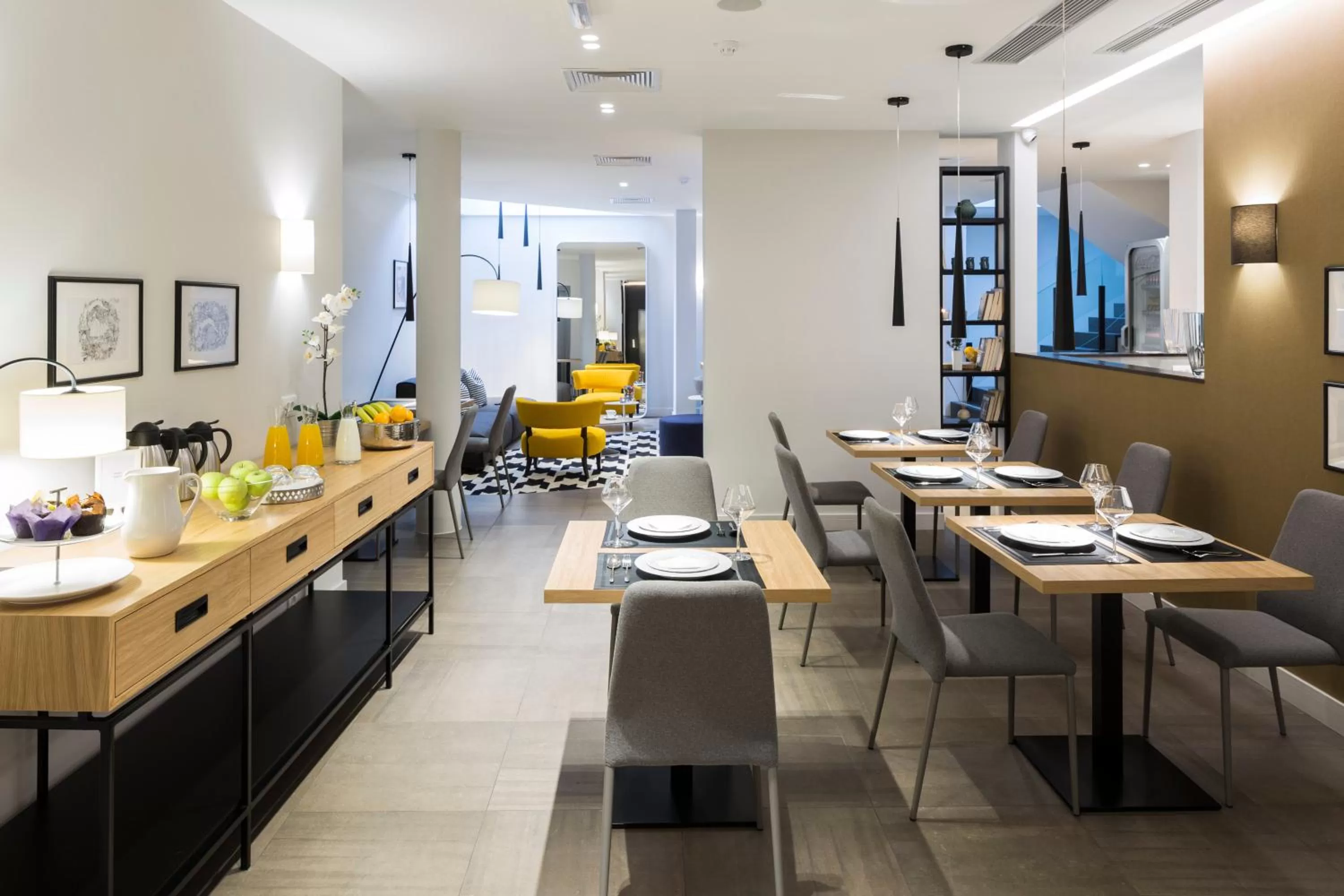 Restaurant/places to eat in Livris Hotel