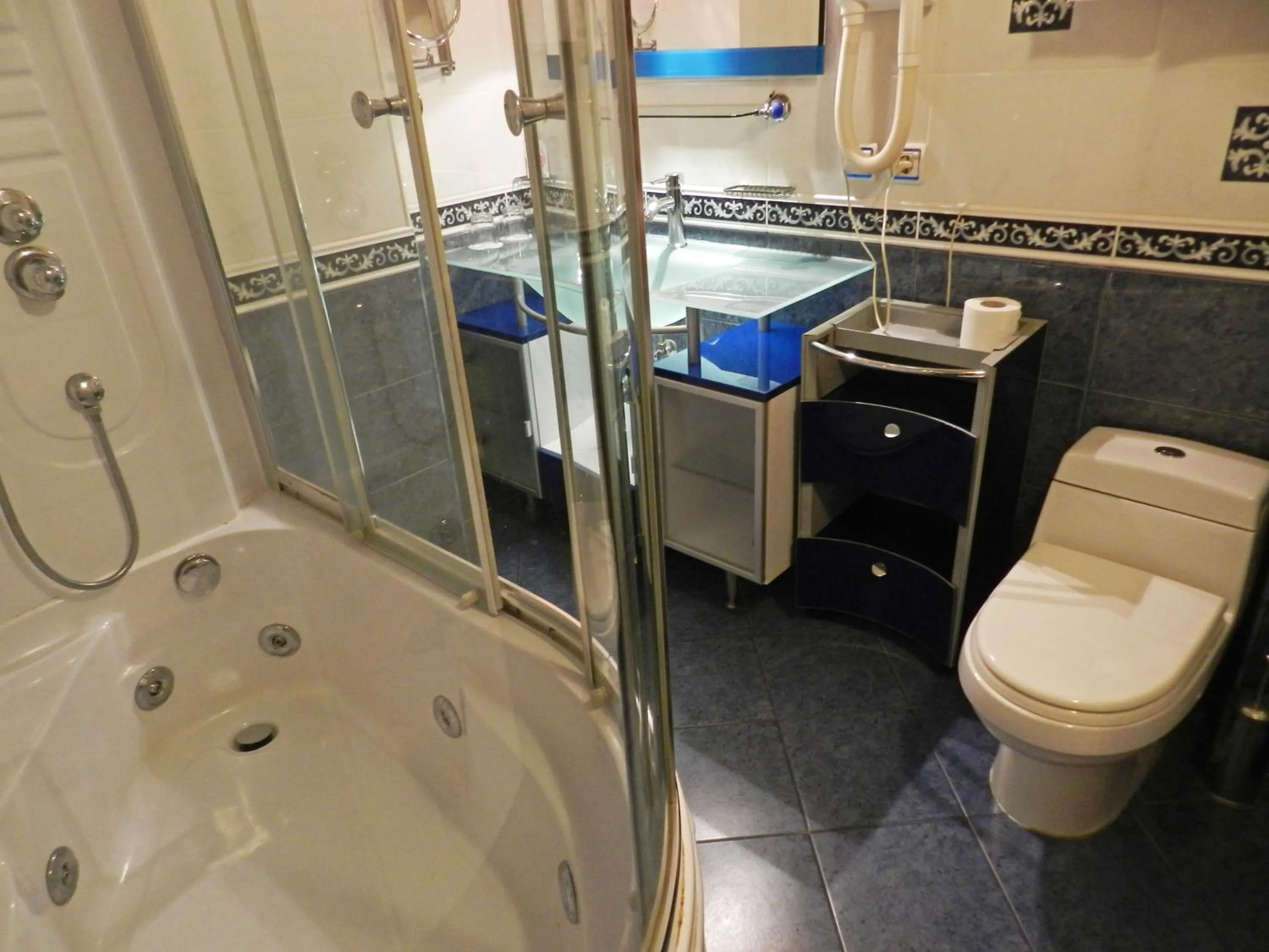 Bathroom in California Hotel