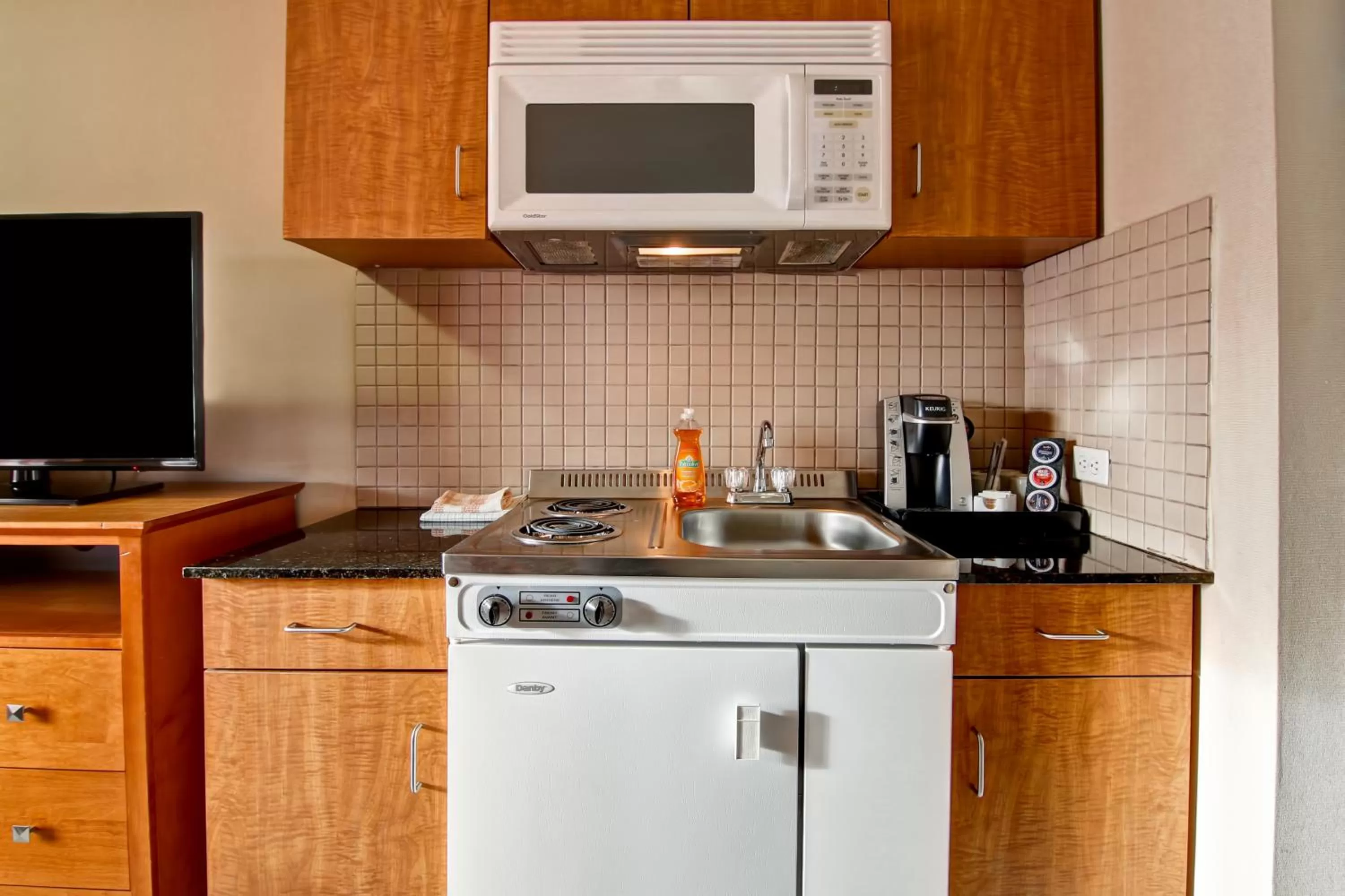 Kitchen or kitchenette in Canalta Stettler