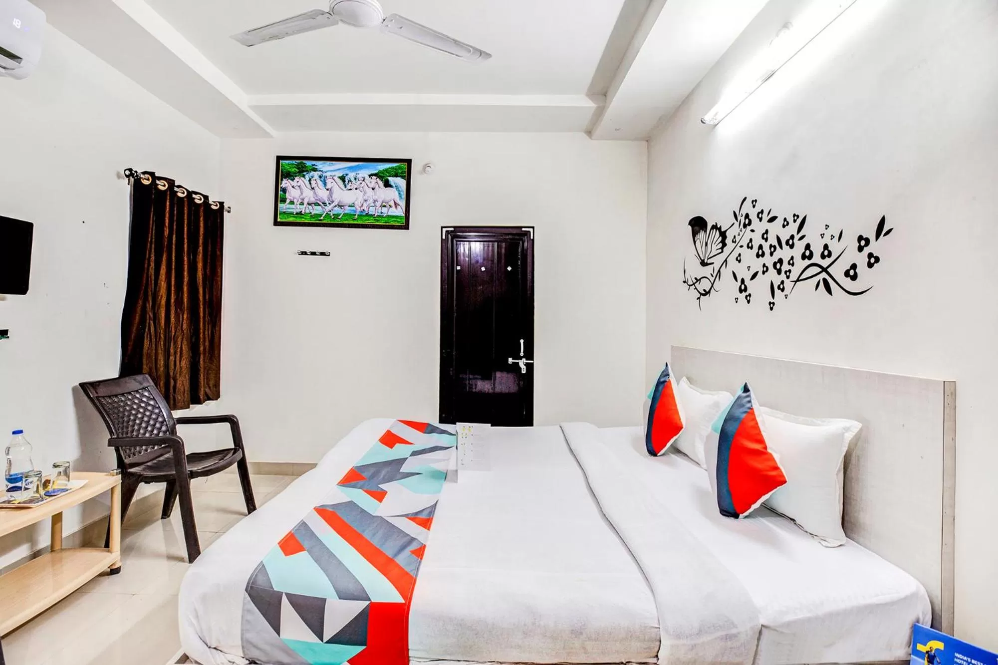 Dining area in FabHotel Himanshi