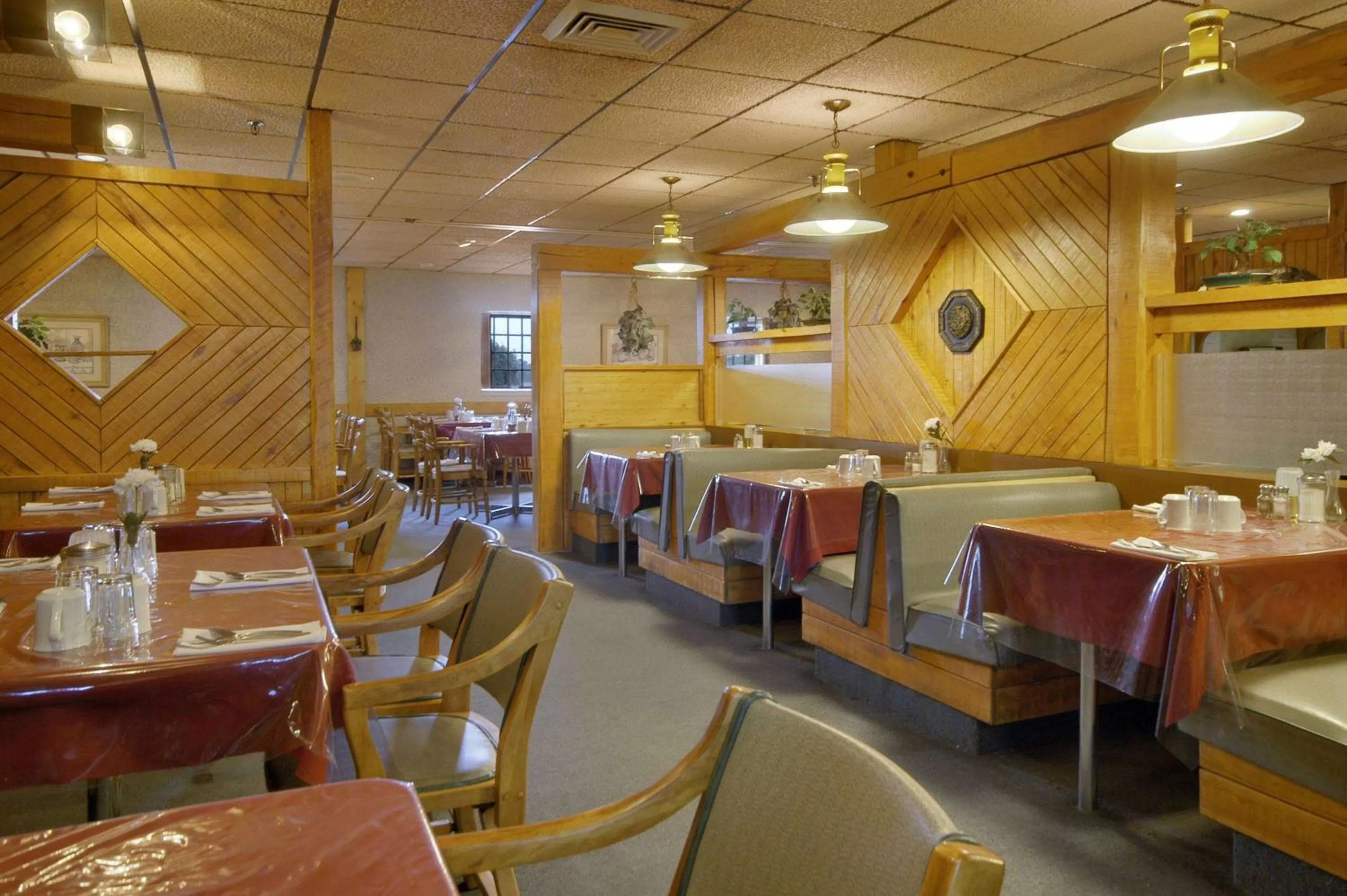 Restaurant/places to eat in Howard Johnson by Wyndham Portage La Prairie