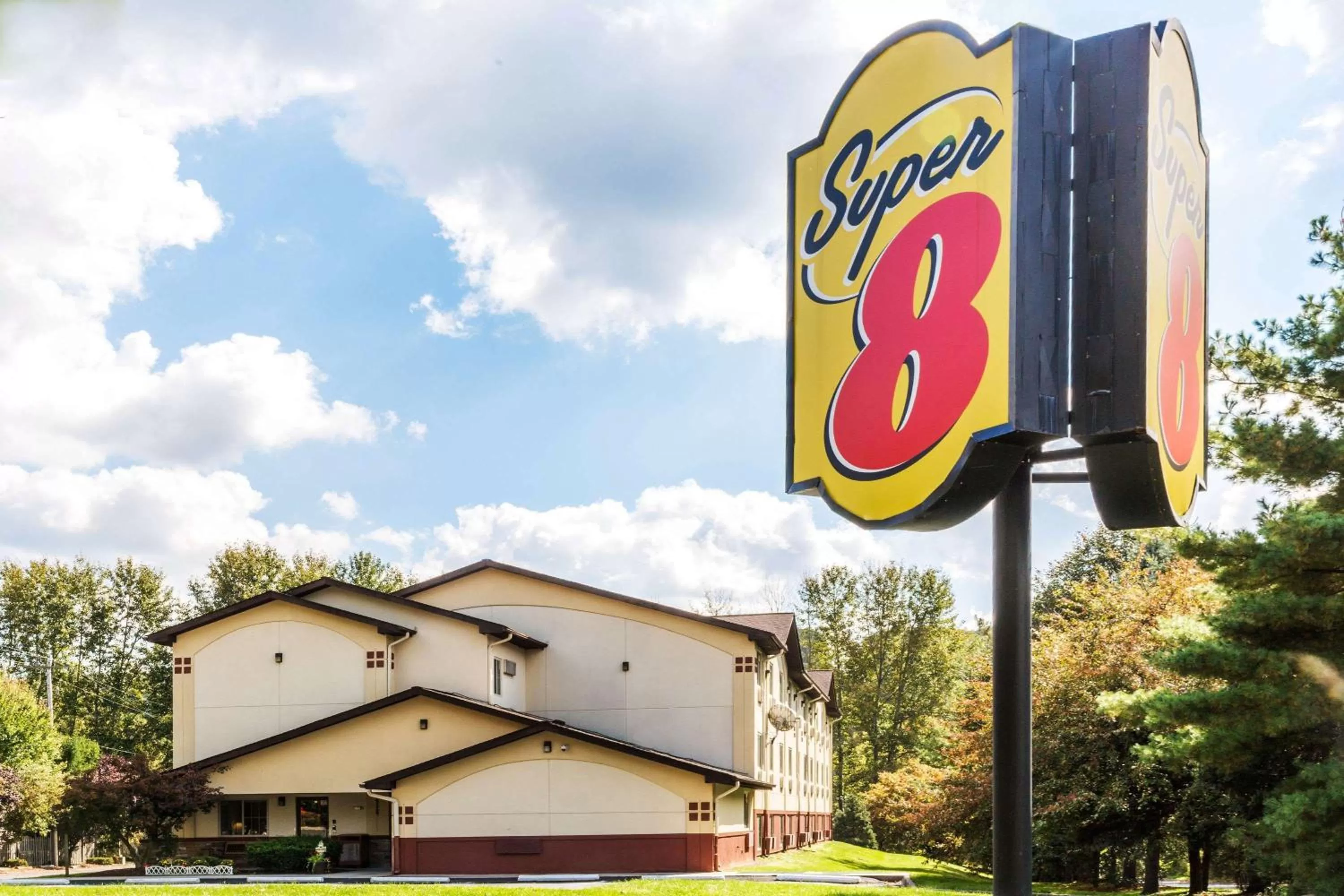 Property building in Super 8 by Wyndham East Stroudsburg - Poconos