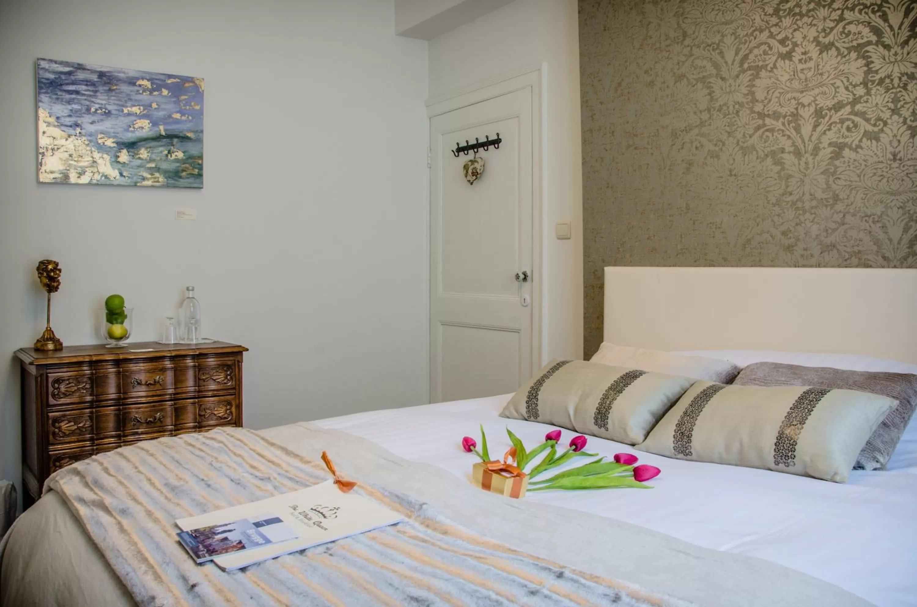 Bedroom, Bed in The White Queen B&B