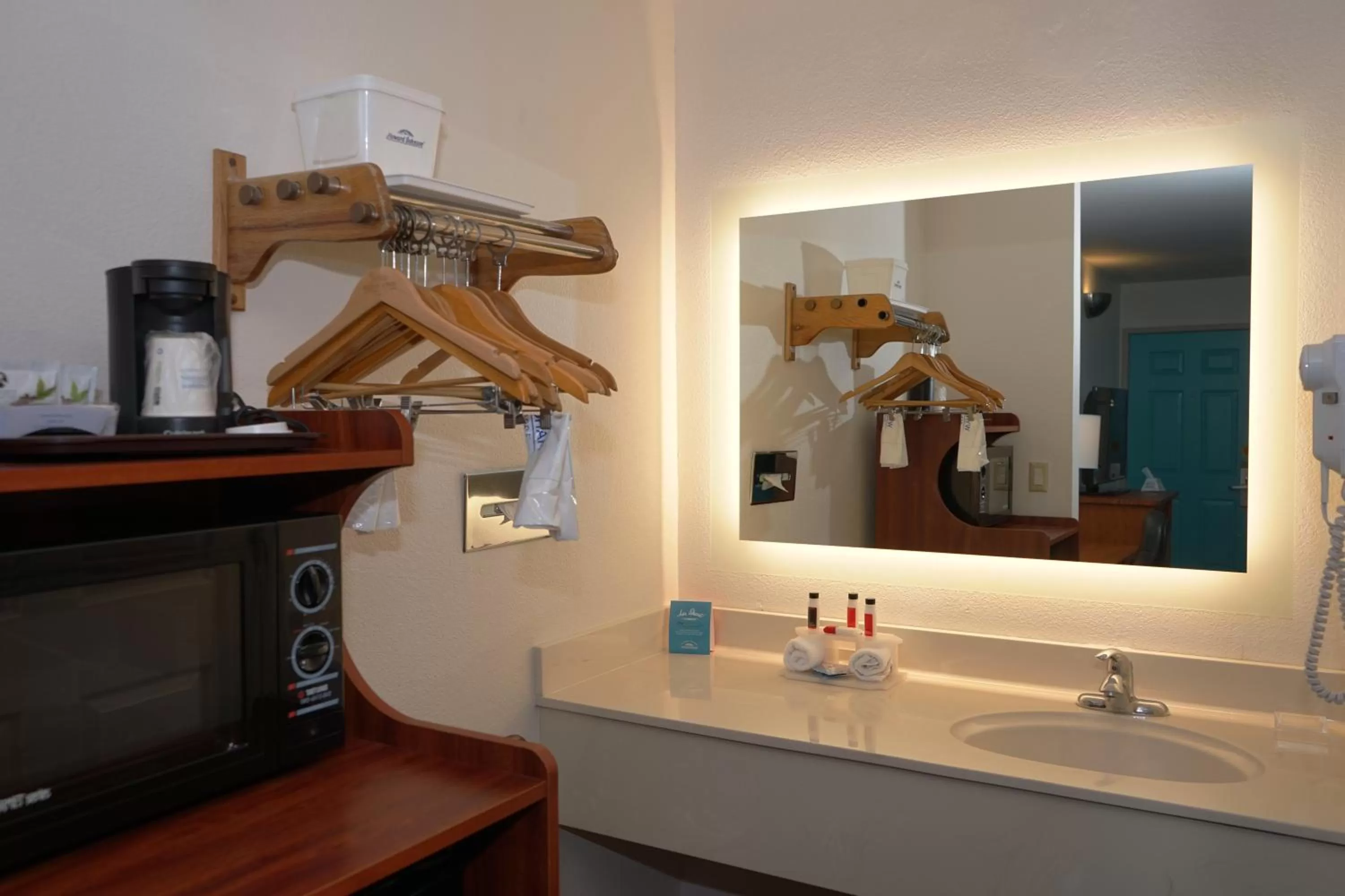 Howard Johnson by Wyndham Salinas