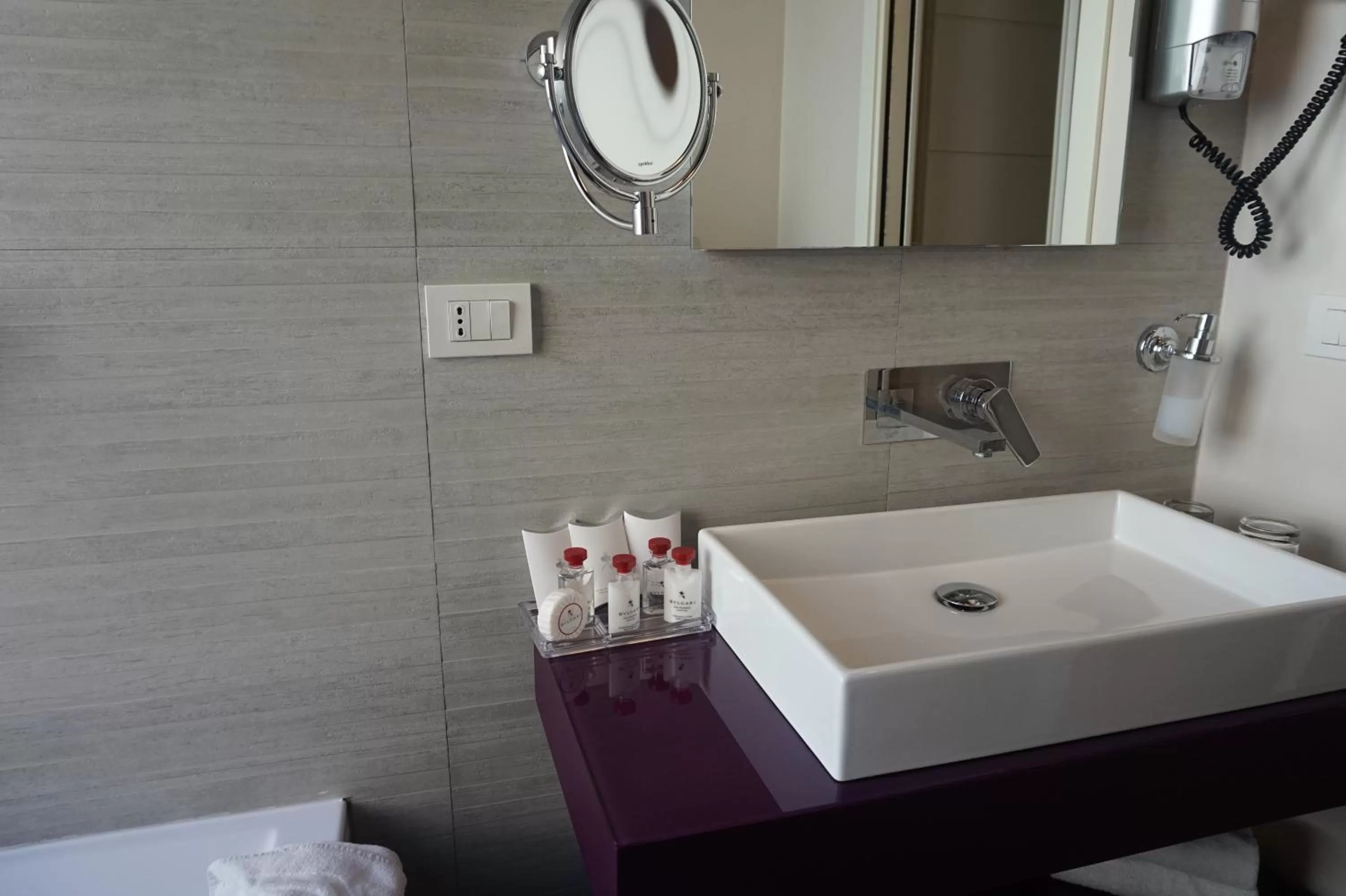 Bathroom in Trevi Palace Luxury Inn