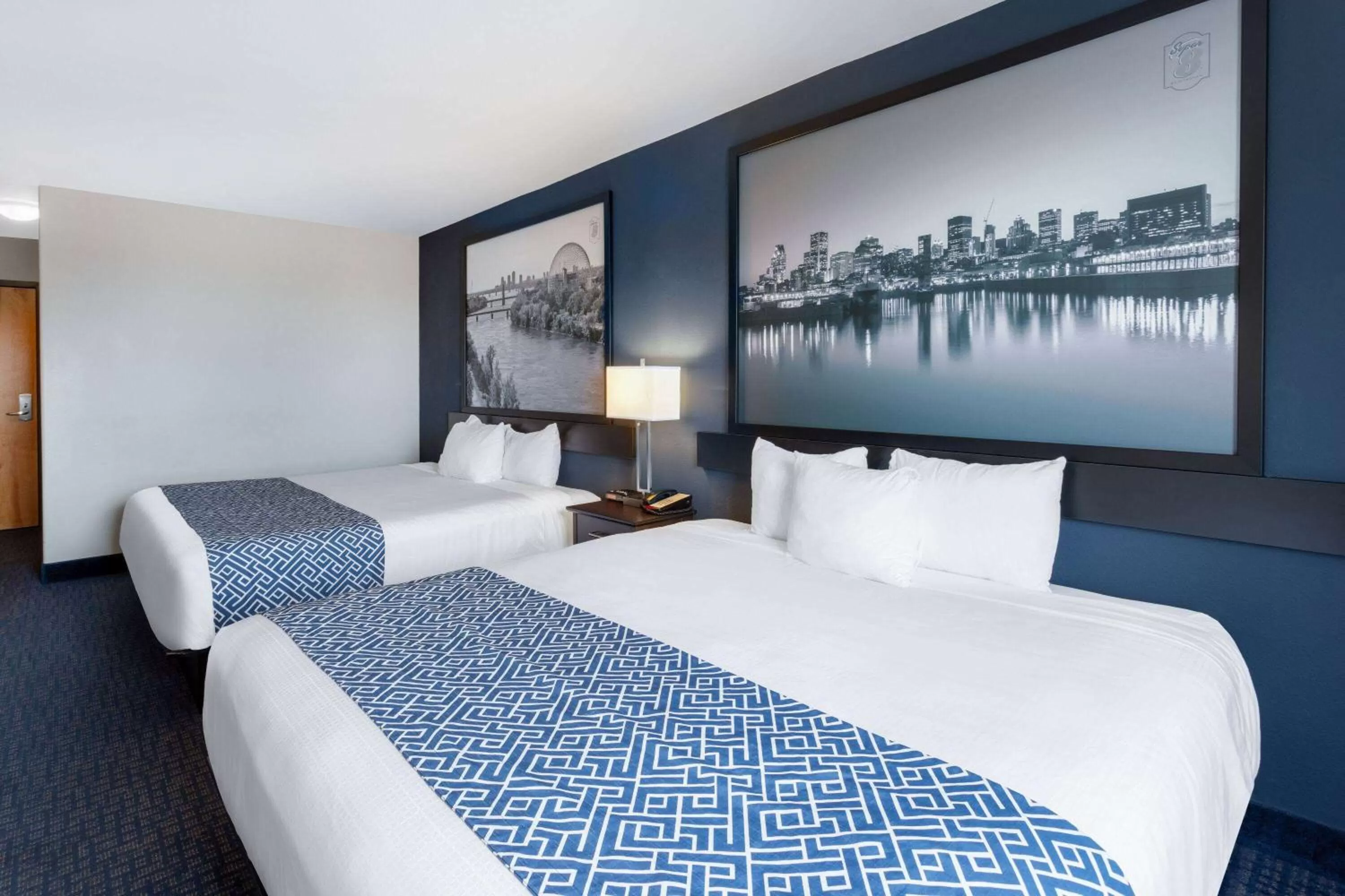 Photo of the whole room, Bed in Super 8 by Wyndham Lachenaie/Terrebonne