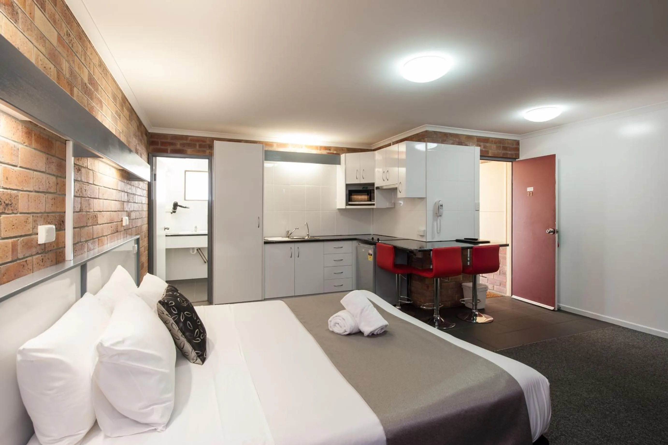 TV and multimedia, Bed in Allan Cunningham Motel