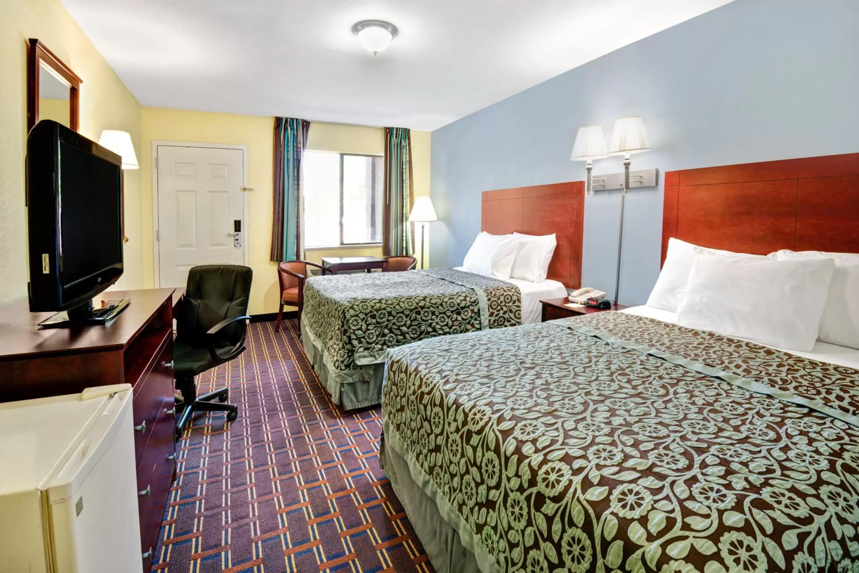 Twin Room with 2 Queen Beds and Pool View, Non-Smoking  in Days Inn by Wyndham Albuquerque West