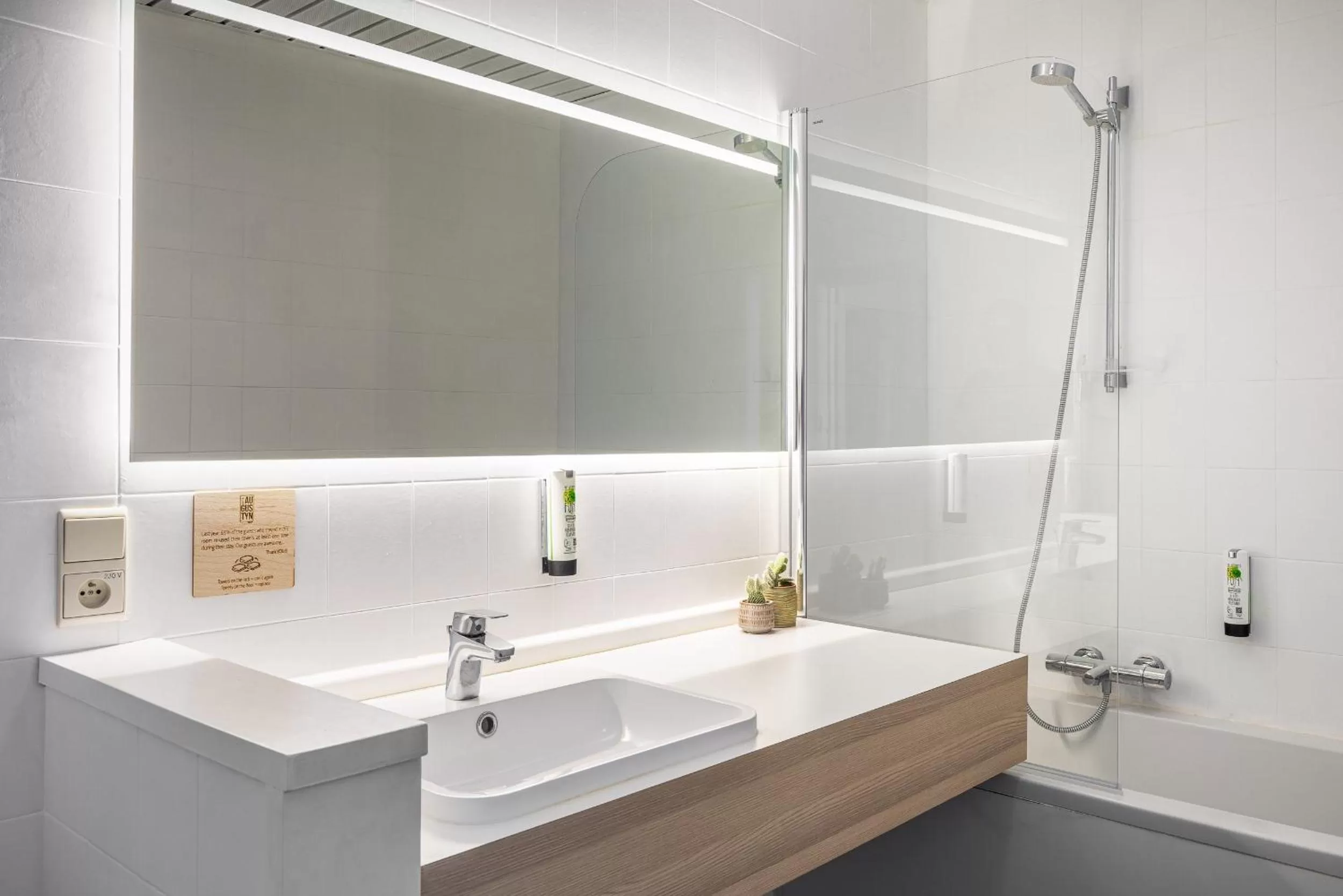 Bathroom in Hotel Augustyn Brugge