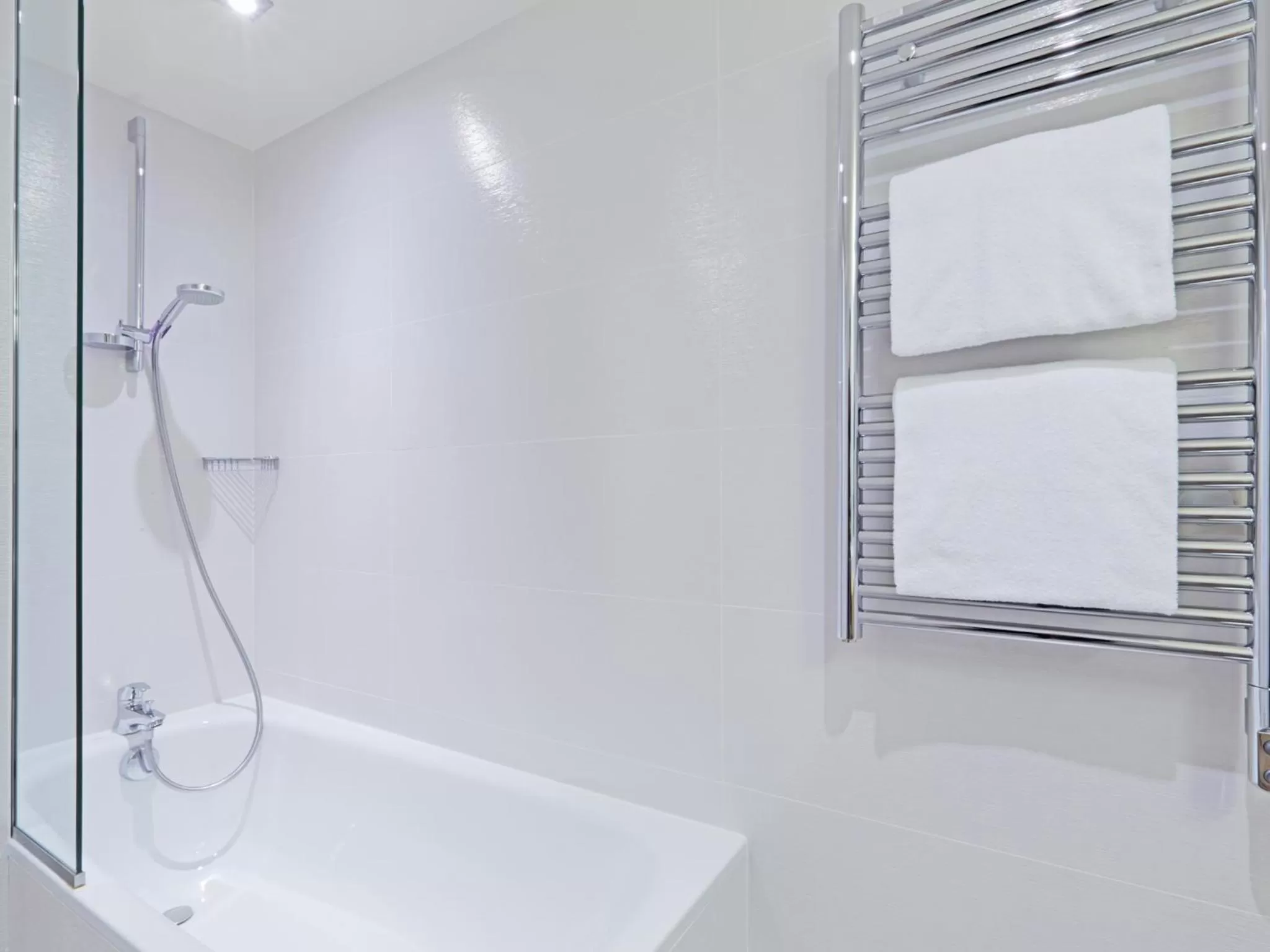 Bathroom in Kyriad Paris 18 - Porte de Clignancourt - Montmartre