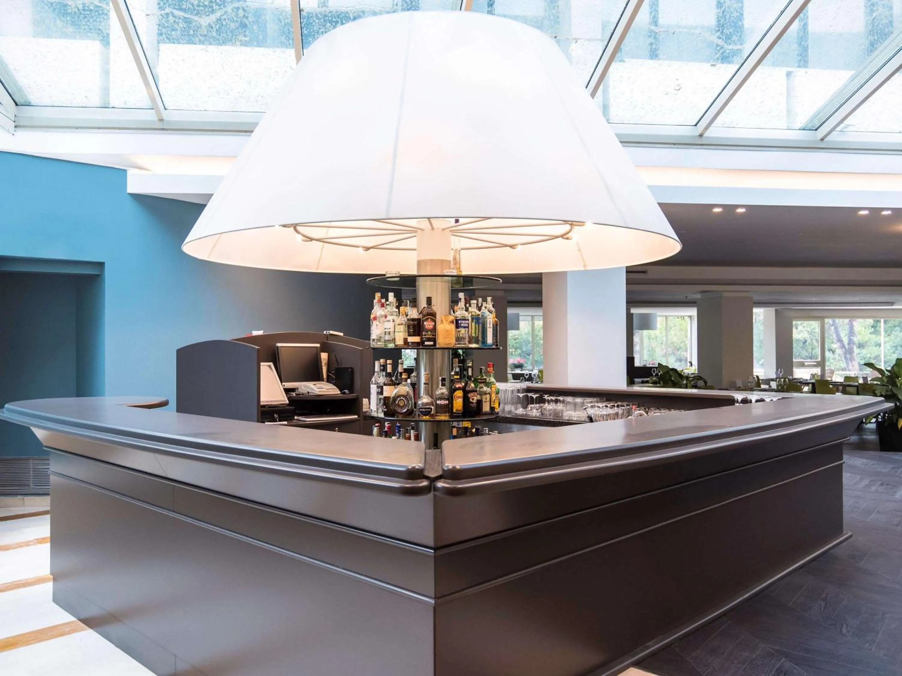 Lounge or bar in Mercure Roma West